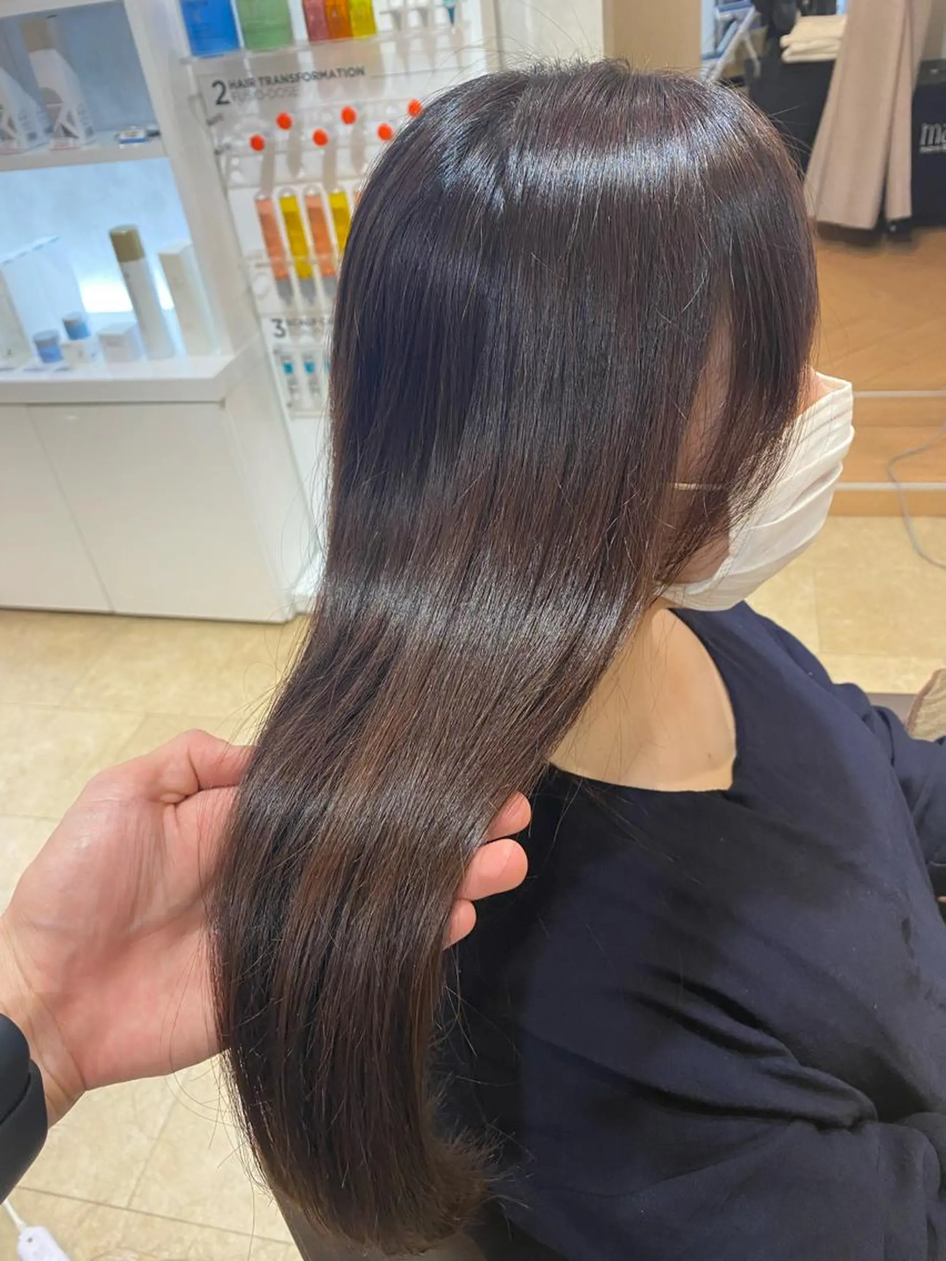 ロング カラー パーマ ヘアアレンジ メンズ キッズ ネイル マツエク・マツパ 縮毛矯正 韓国🇰🇷レイヤー カットオリーブカラーのヘアスタイル