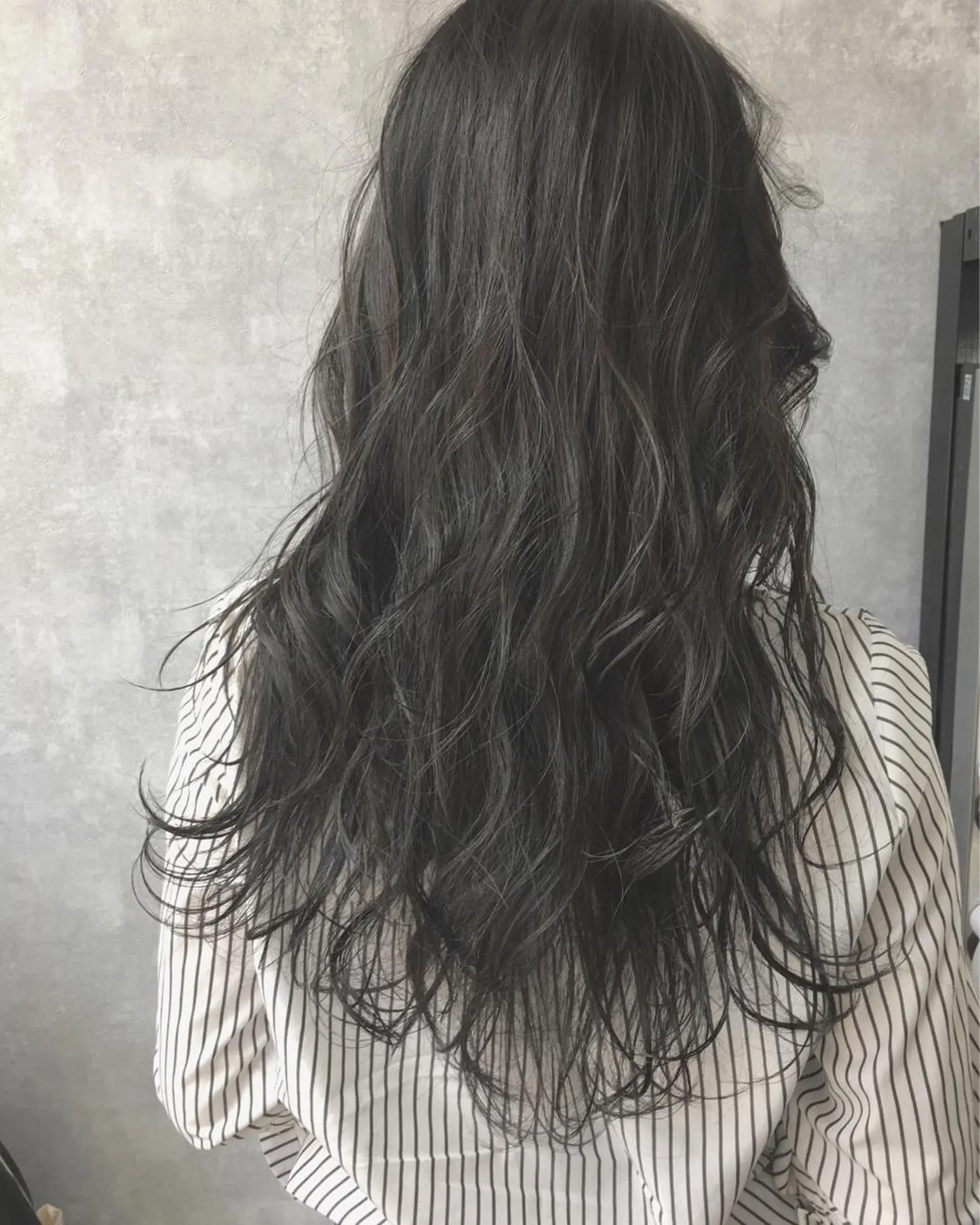 ロング カラー ダークグレー ダークグレージュ グレージュ レイヤーカット BLend 渋谷のヘアスタイル