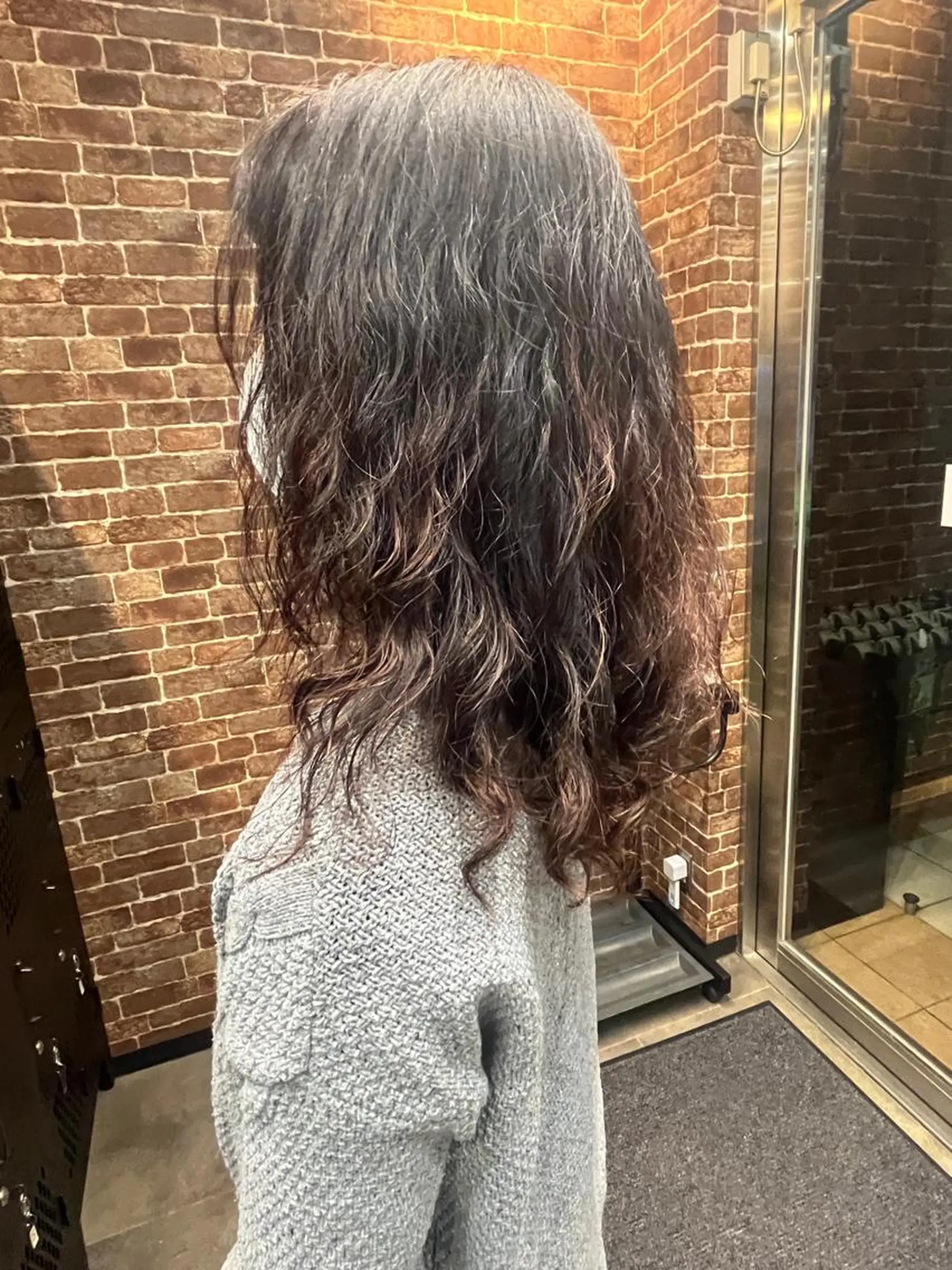 セミロング カラー パーマ ヘアアレンジ メンズ ネイル マツエク・マツパ アイブロウ メンズブリーチ メンズハイライト メンズインナーカラー メンズ韓国風 ブリーチ カット パーマ 久木原 ゆりのヘアスタイル
