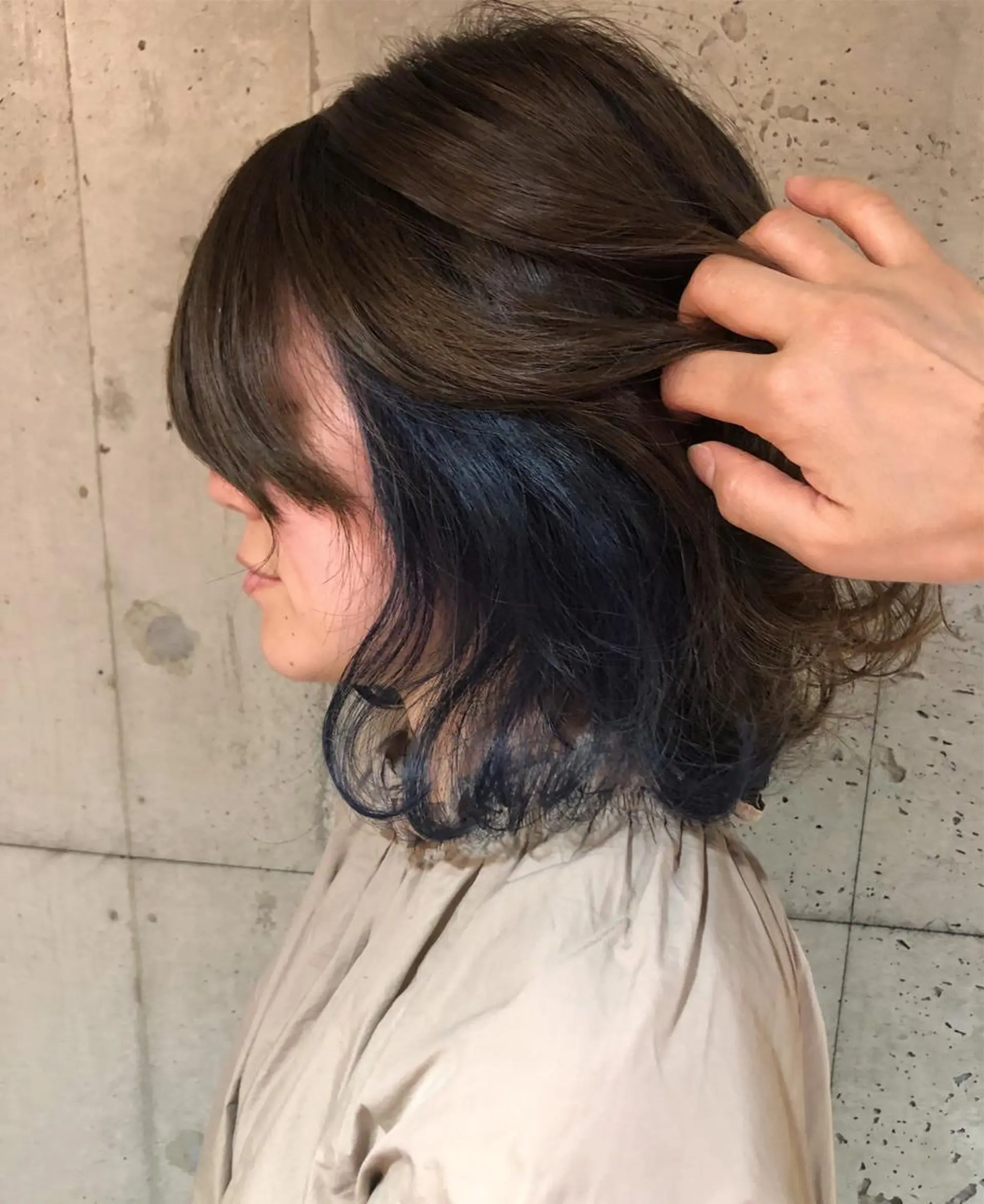 ミディアム カラー 小島 侑衣のヘアスタイル