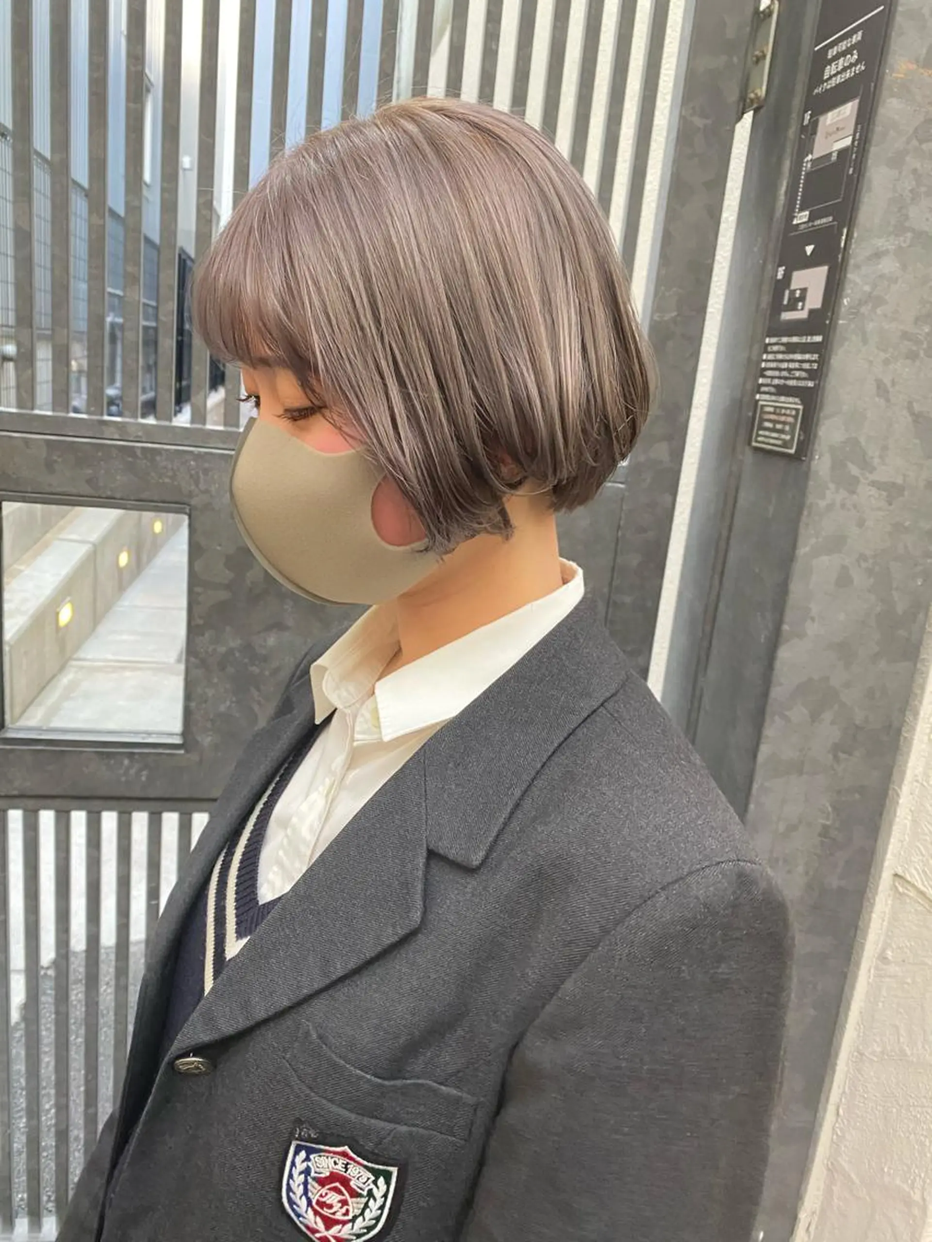 ミディアム カラー ブリーチ グレージュ ミルクティーグレージュ ウルフカット／吉村 桃子のヘアスタイル