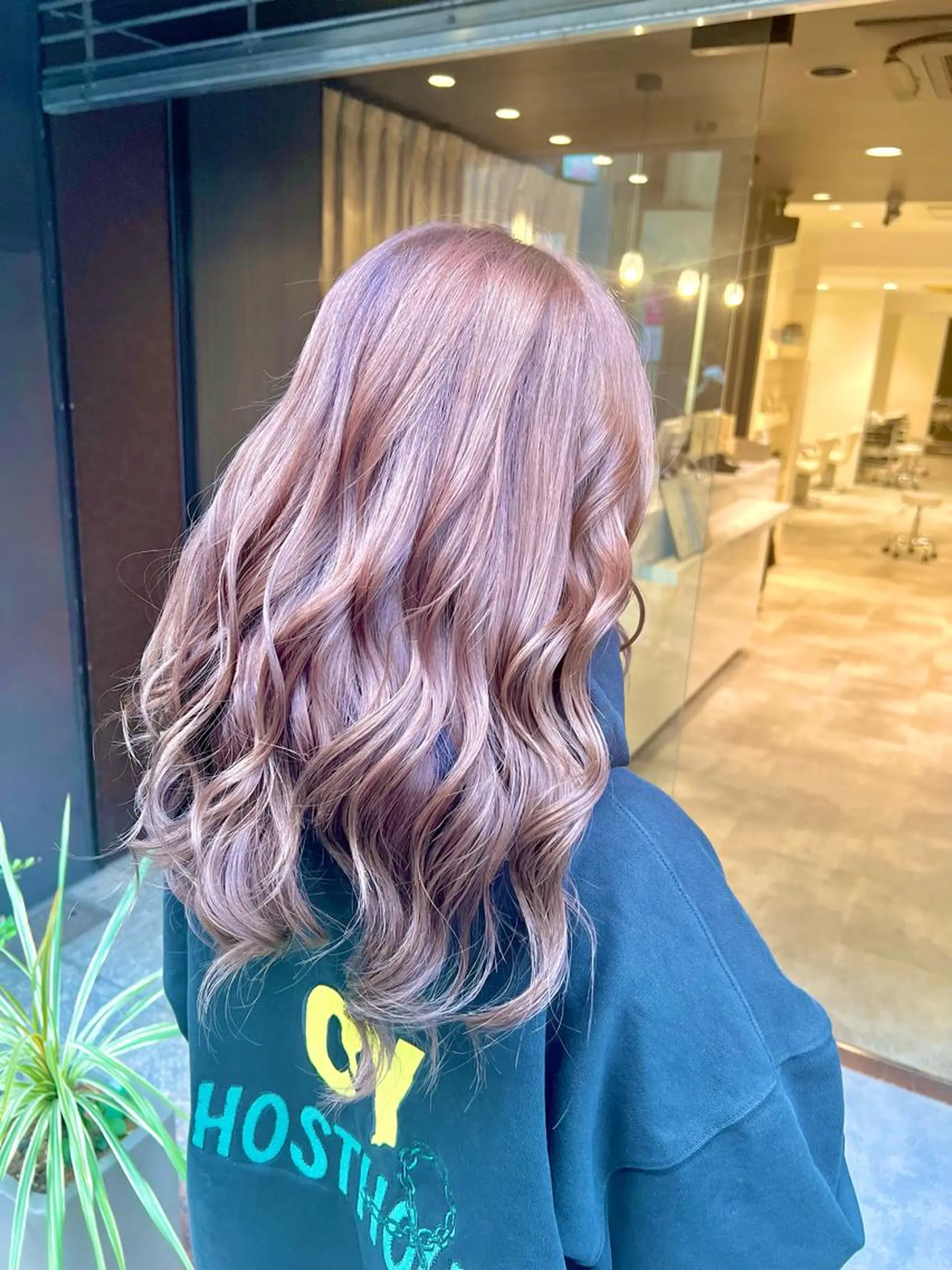 セミロング カラー 美髪矯正/髪質改善 /透明感ある艶カラーのヘアスタイル