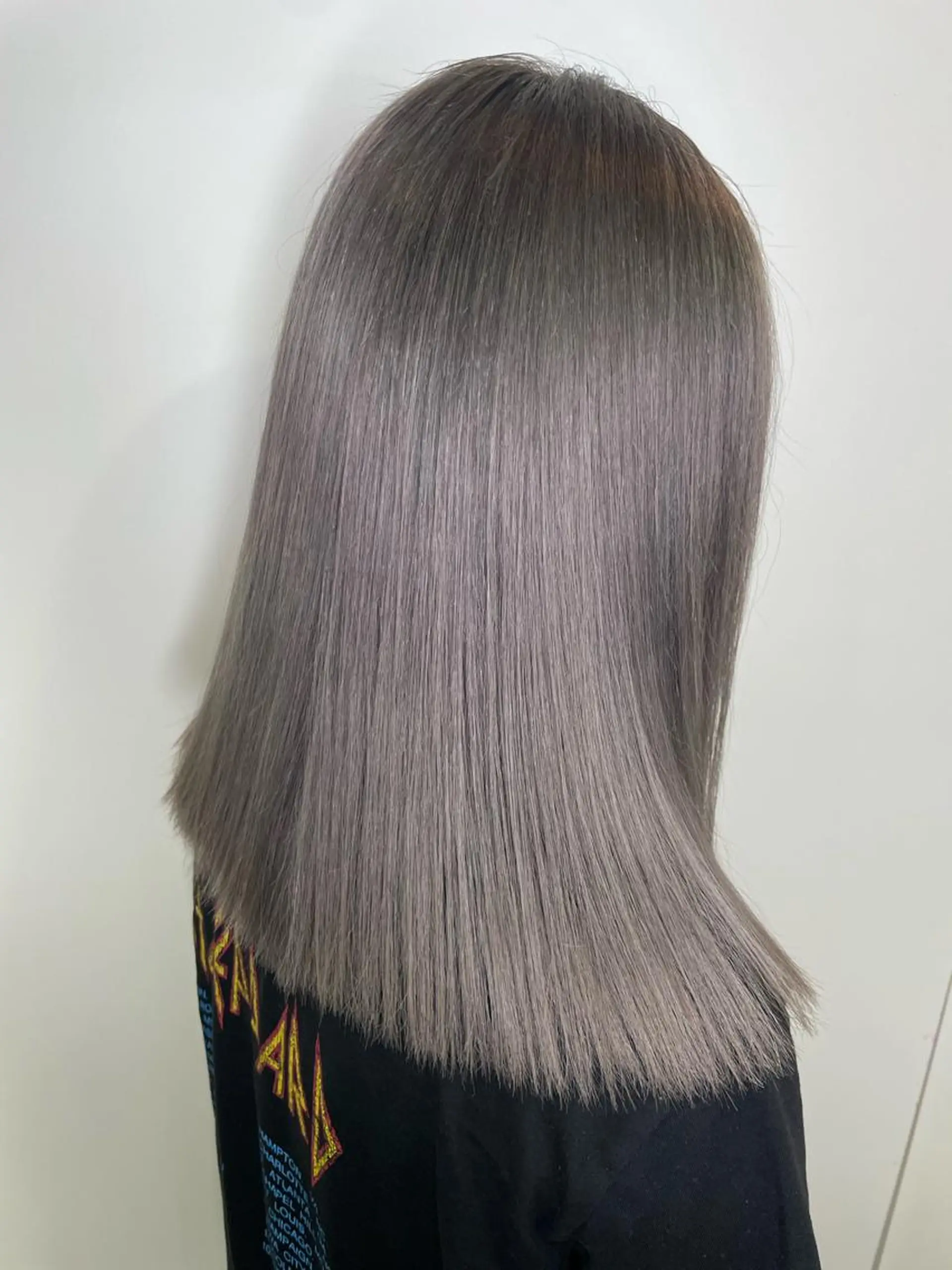 ミディアム アッシュ ボブ 外国人風カラー ハイライト レイヤーカット ヘアカラー トリートメント 安田和洋 ブリーチカラー特化のヘアスタイル