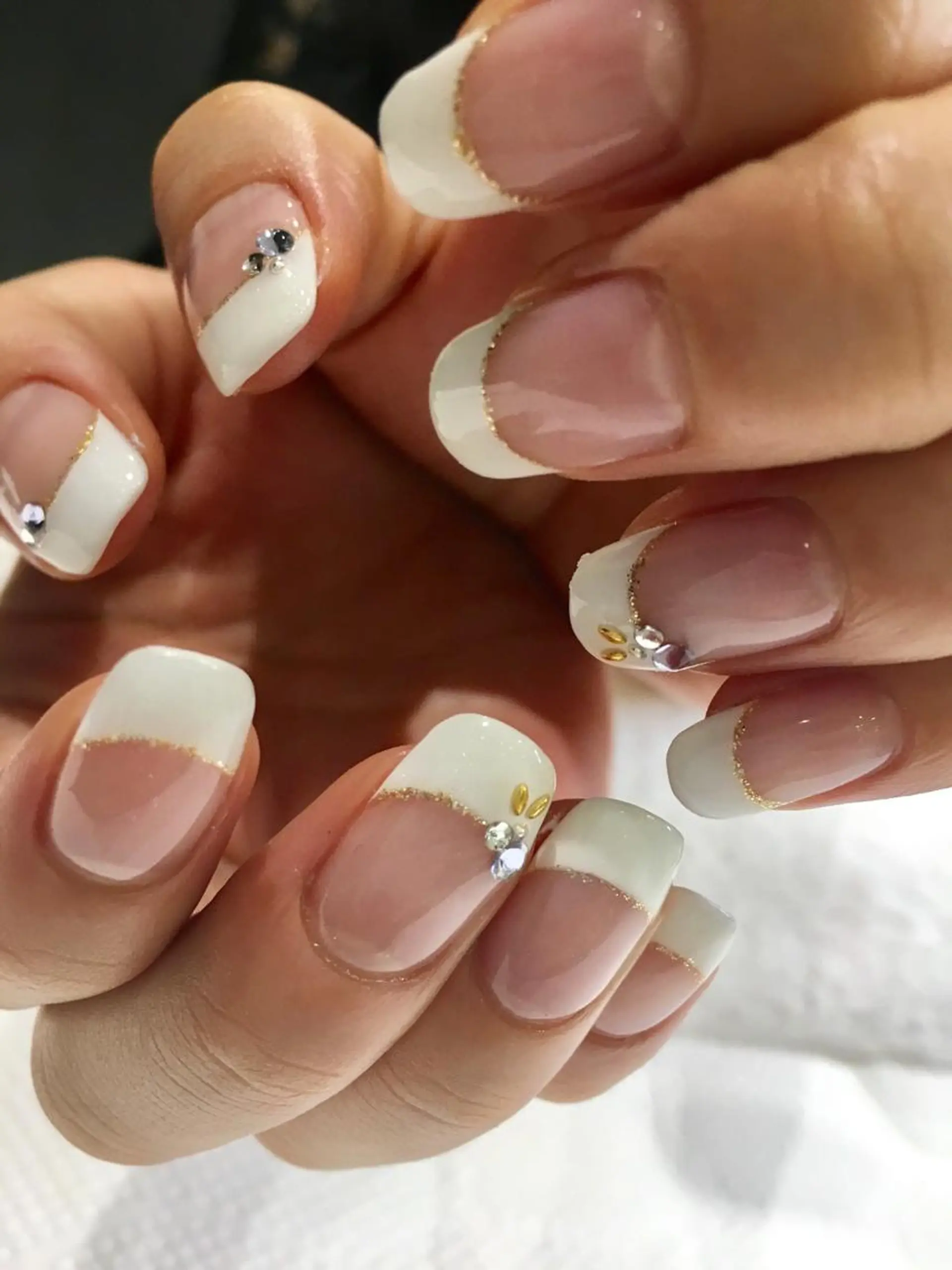 ネイル フレンチネイル ゴールド ラメ(グリッター) 佐藤 まりえのネイルデザイン