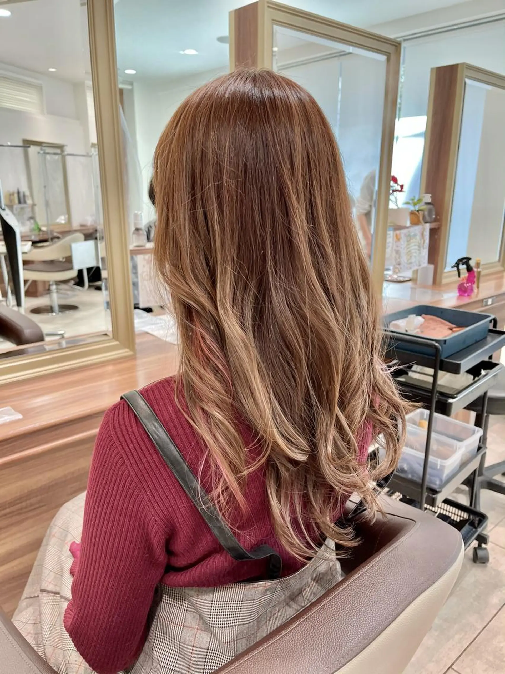 ロング カラー ベージュカラー ブリーチ イヤリングカラー グラデーションカラー ブリーチなしカラー カット ヘアカラー トリートメント 左藤 翔平のヘアスタイル