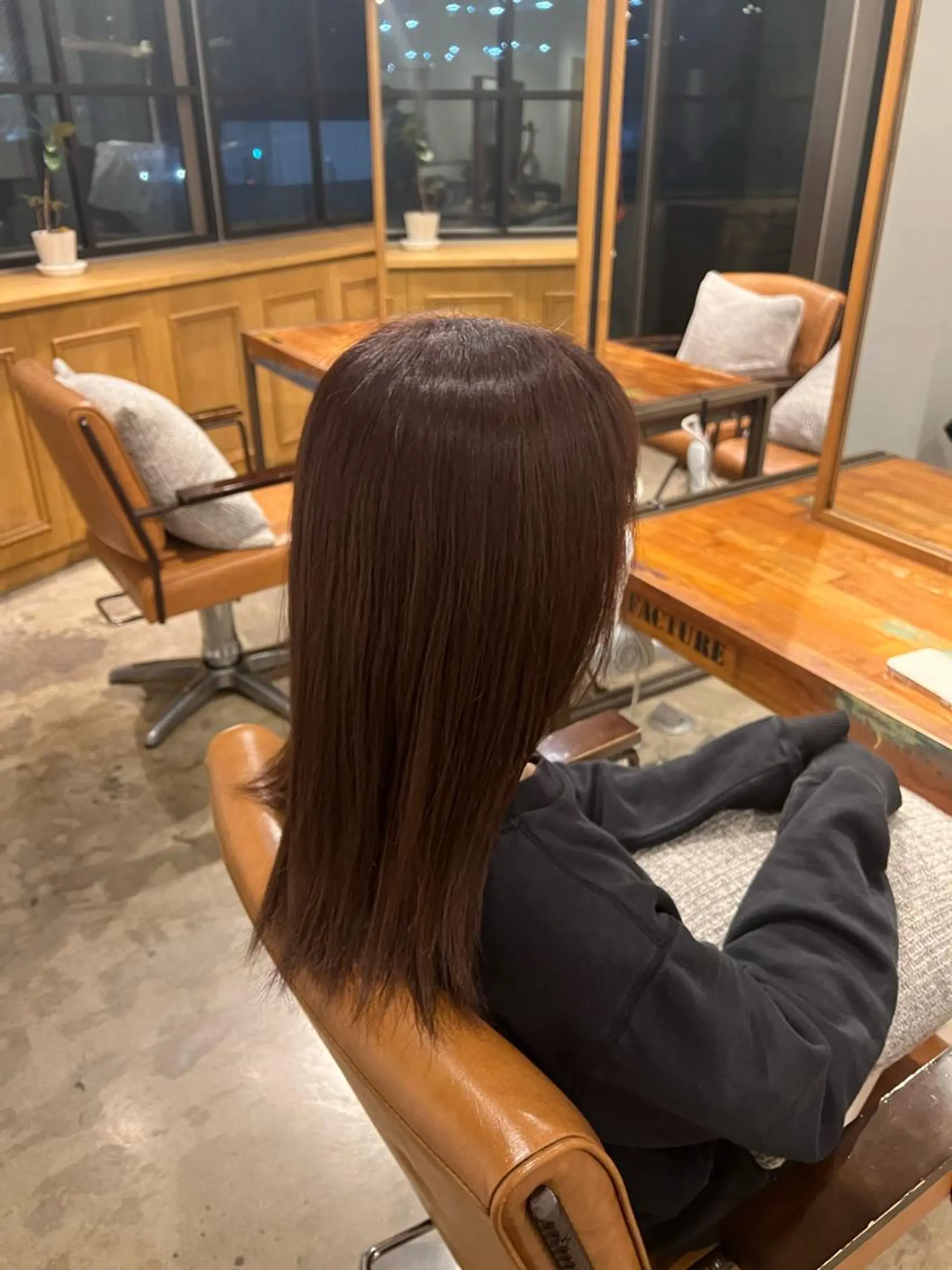 セミロング ヘアカラー AmiLi HONOKAのヘアスタイル