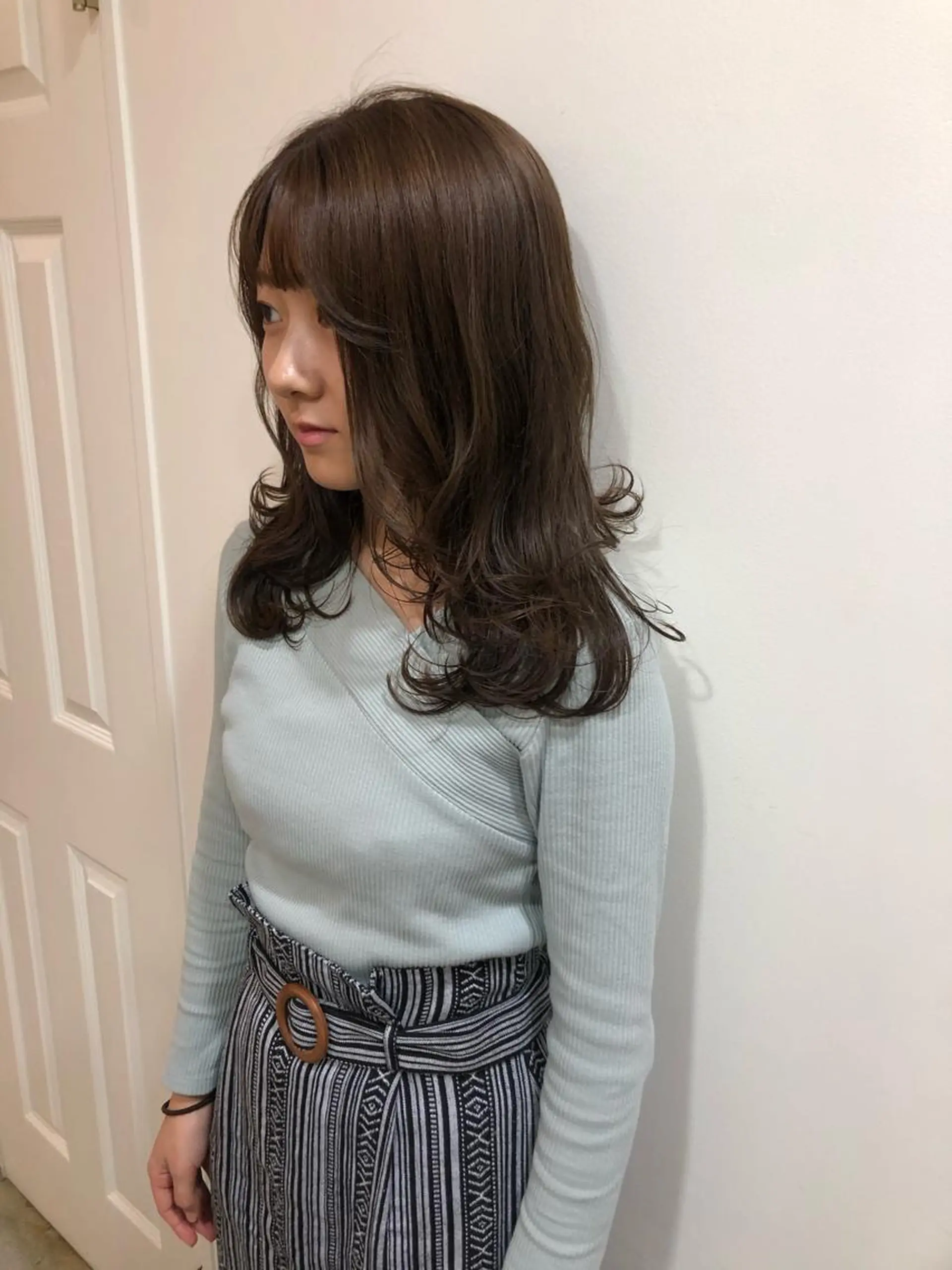 セミロング カラー カット ヘアカラー トリートメント MIOベージュカラー 柔らかいカラーのヘアスタイル