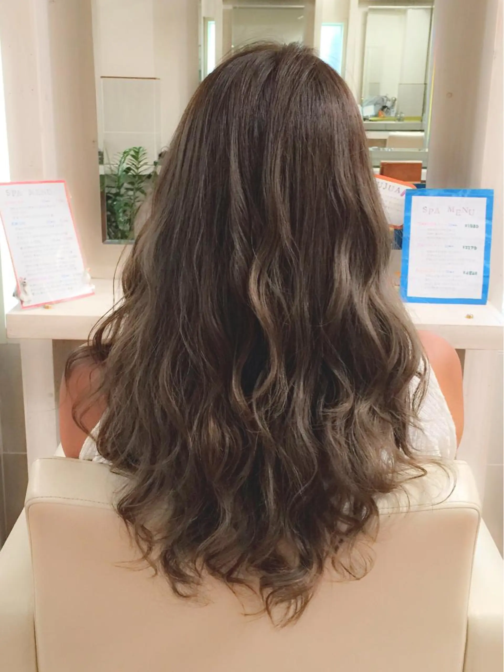 セミロング カラー やまだ まいのヘアスタイル