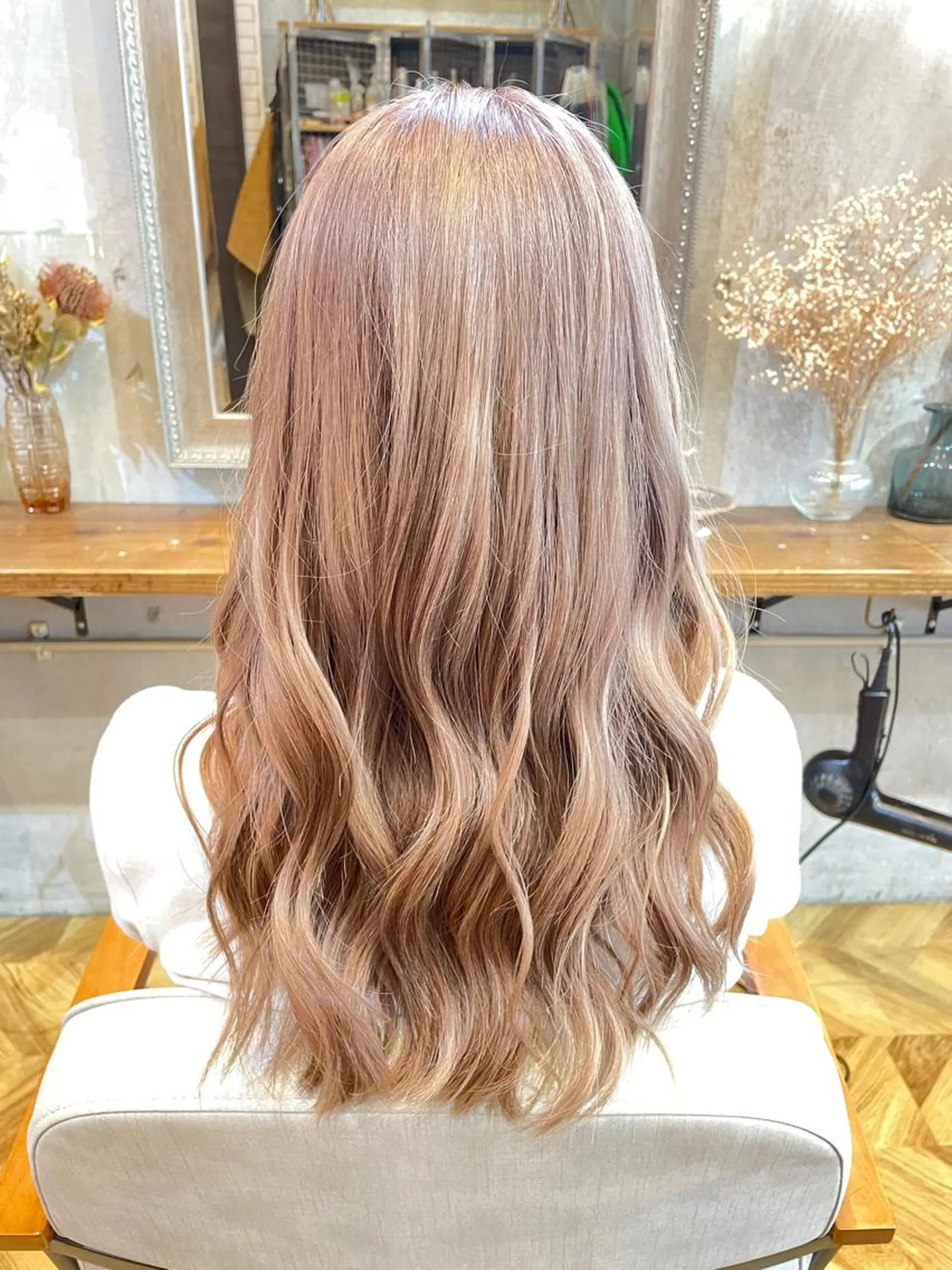 セミロング カラー ベージュカラー ブリーチ ミルクティーベージュ 雨宮花果/国立 透明感カラーのヘアスタイル