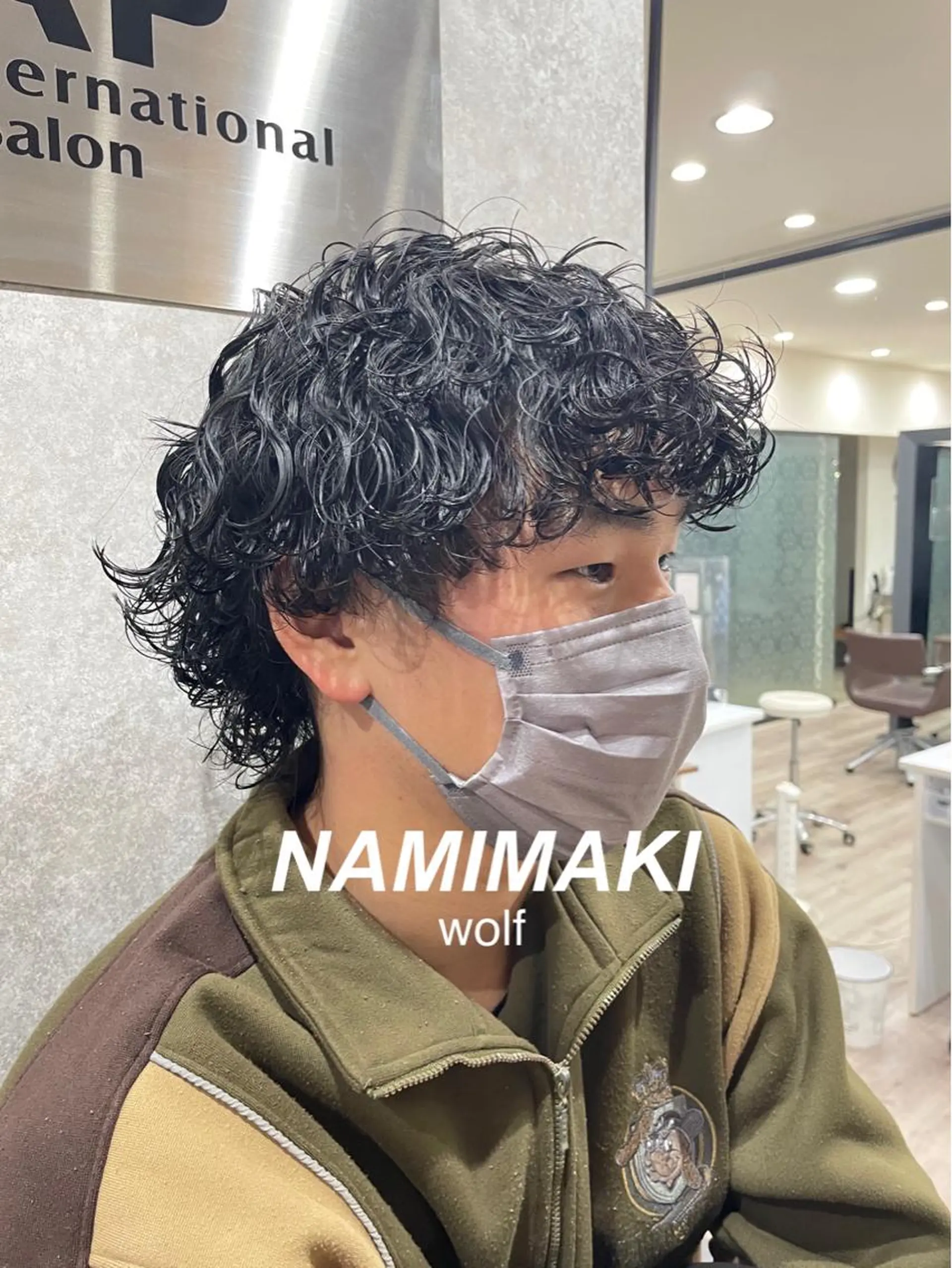 パーマ メンズ 波巻きパーマ メンズウルフカット ウルフカット アタ ムのヘアスタイル