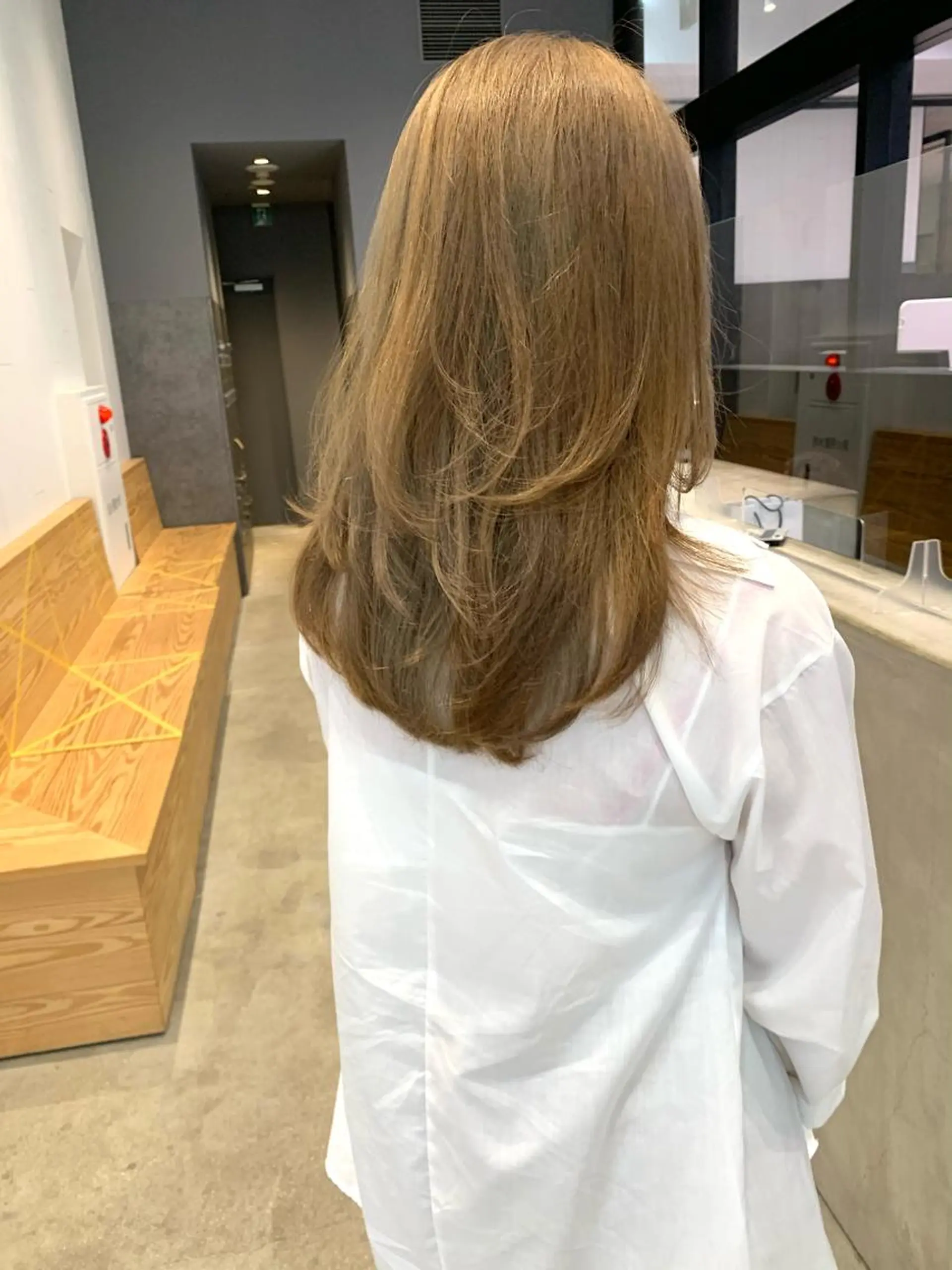 セミロング カラー ベージュカラー オリーブベージュ yui .のヘアスタイル