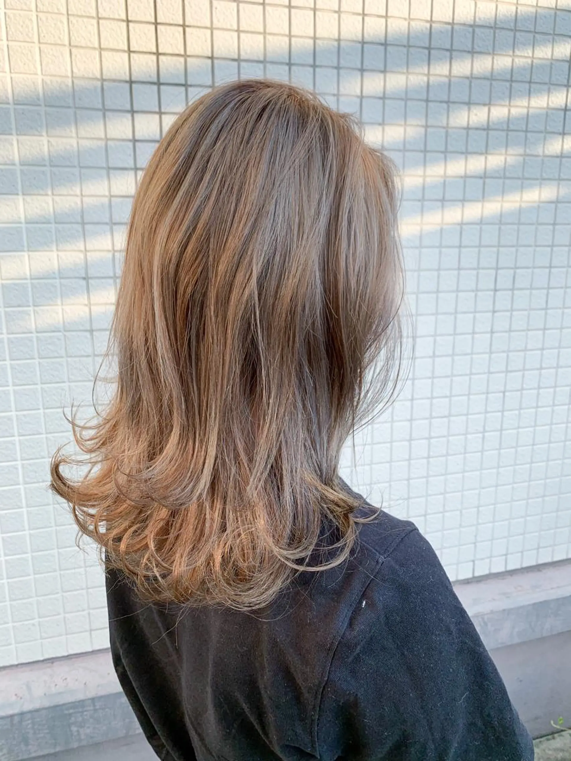 セミロング カラー セミロングパーマ アッシュ ブリーチ ケアブリーチ 透明感カラー モリシュンスケ /レイヤー/髪質改善のヘアスタイル