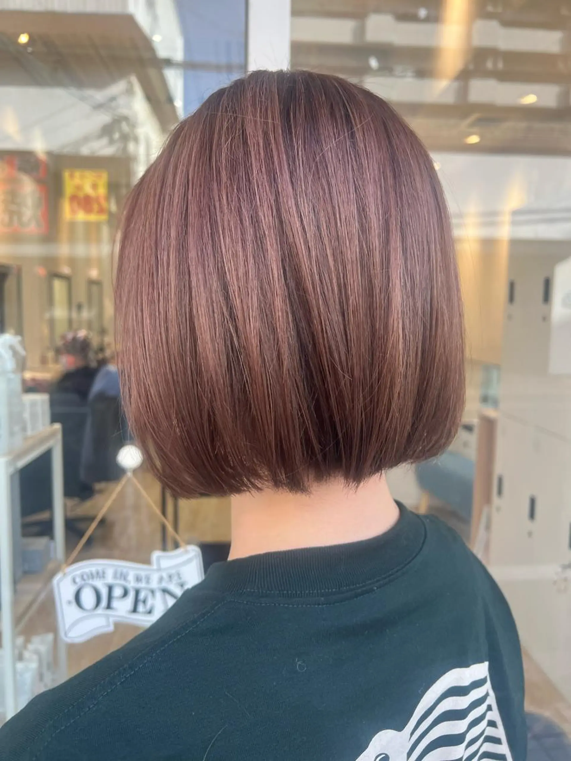 ショート カラー ブラウンカラー ハイライトカラー ピンクカラー ピンクブラウン ハイライト 坂本 実沙季のヘアスタイル