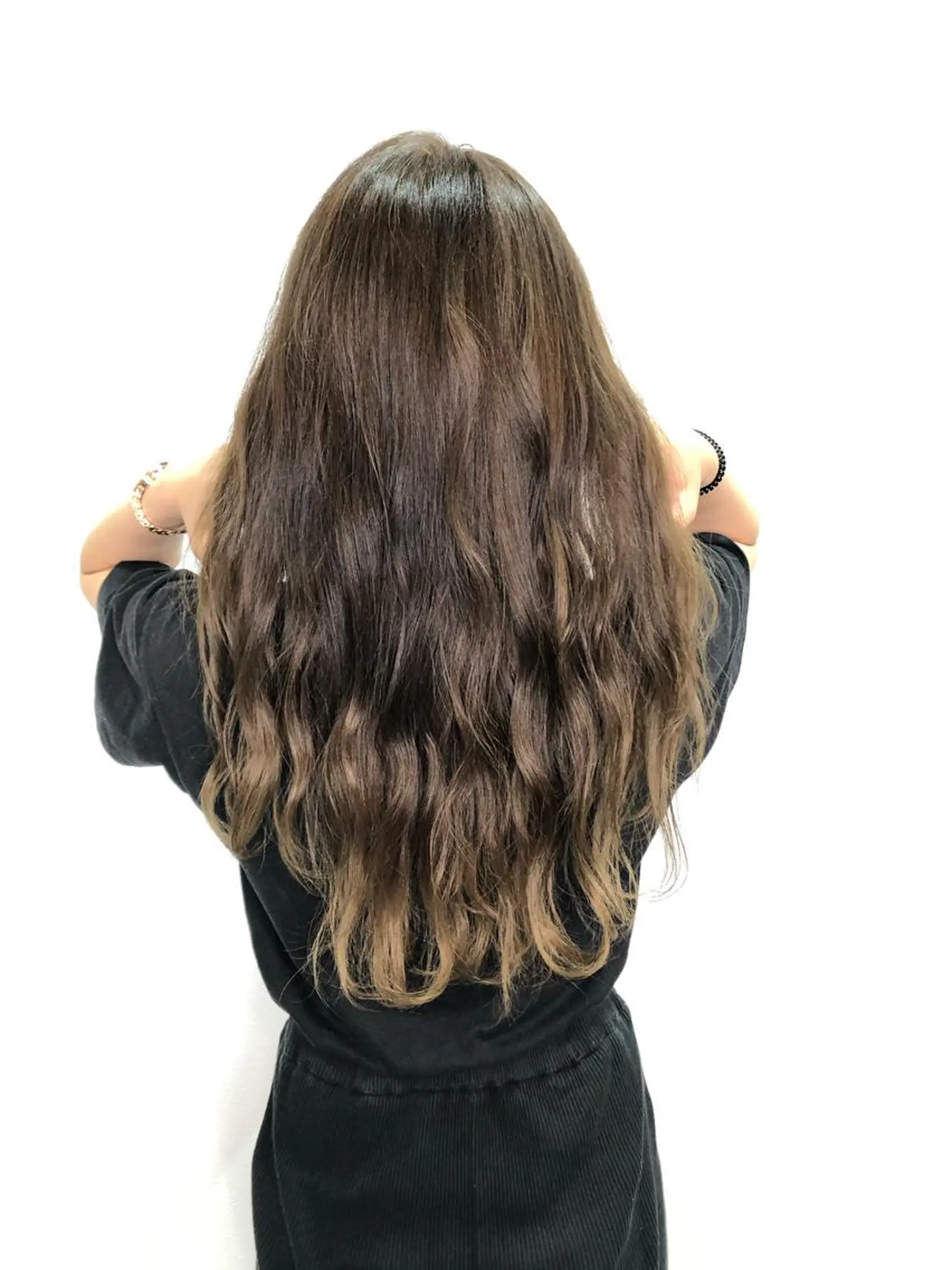 ロング カラー ベージュカラー ブリーチ イルミナカラー ヘアカラー トリートメント 小濱 ありすのヘアスタイル