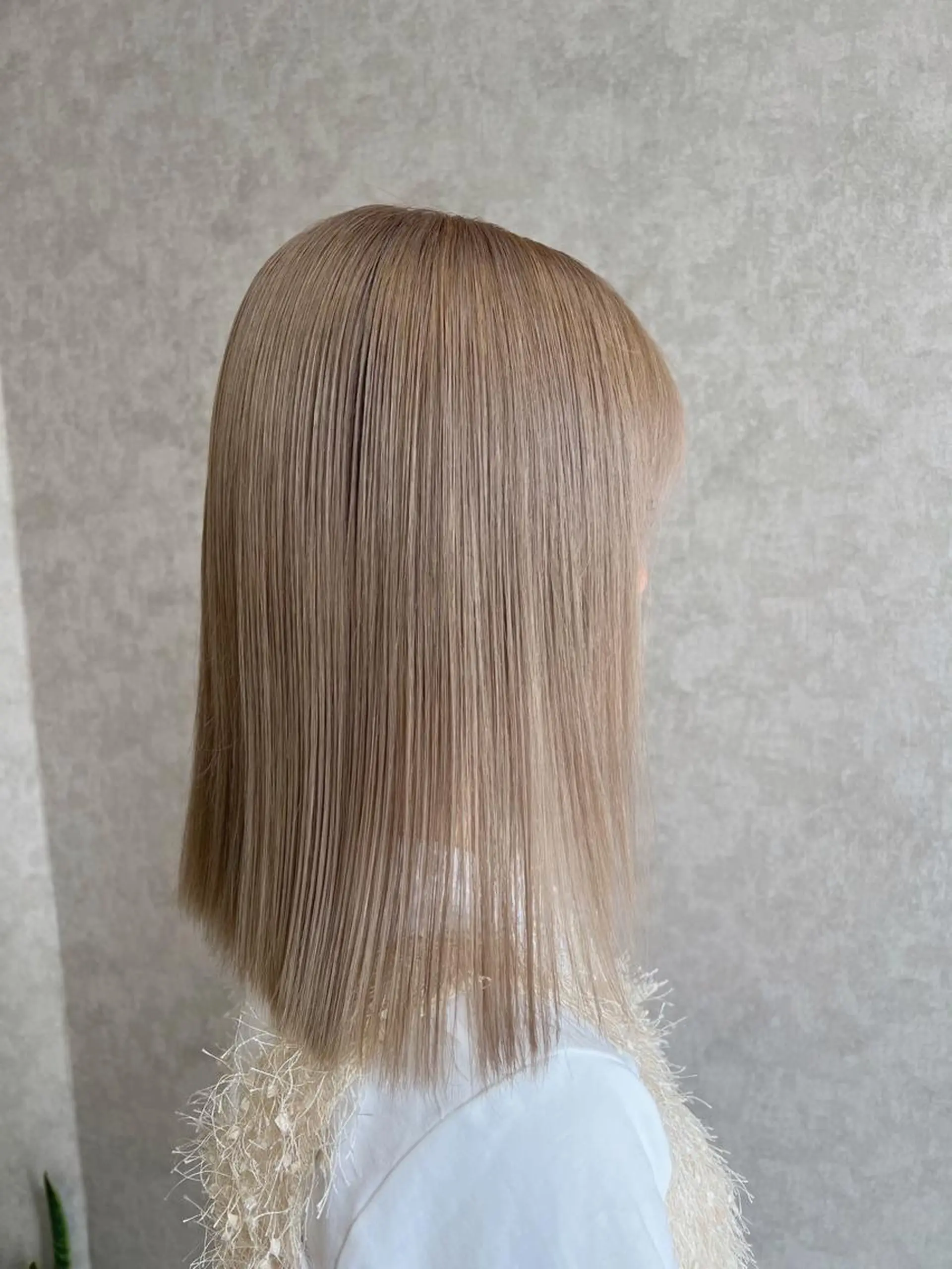 セミロング ヘアカラー Rio/ヘアセット/ ハイトーンカラーのヘアスタイル