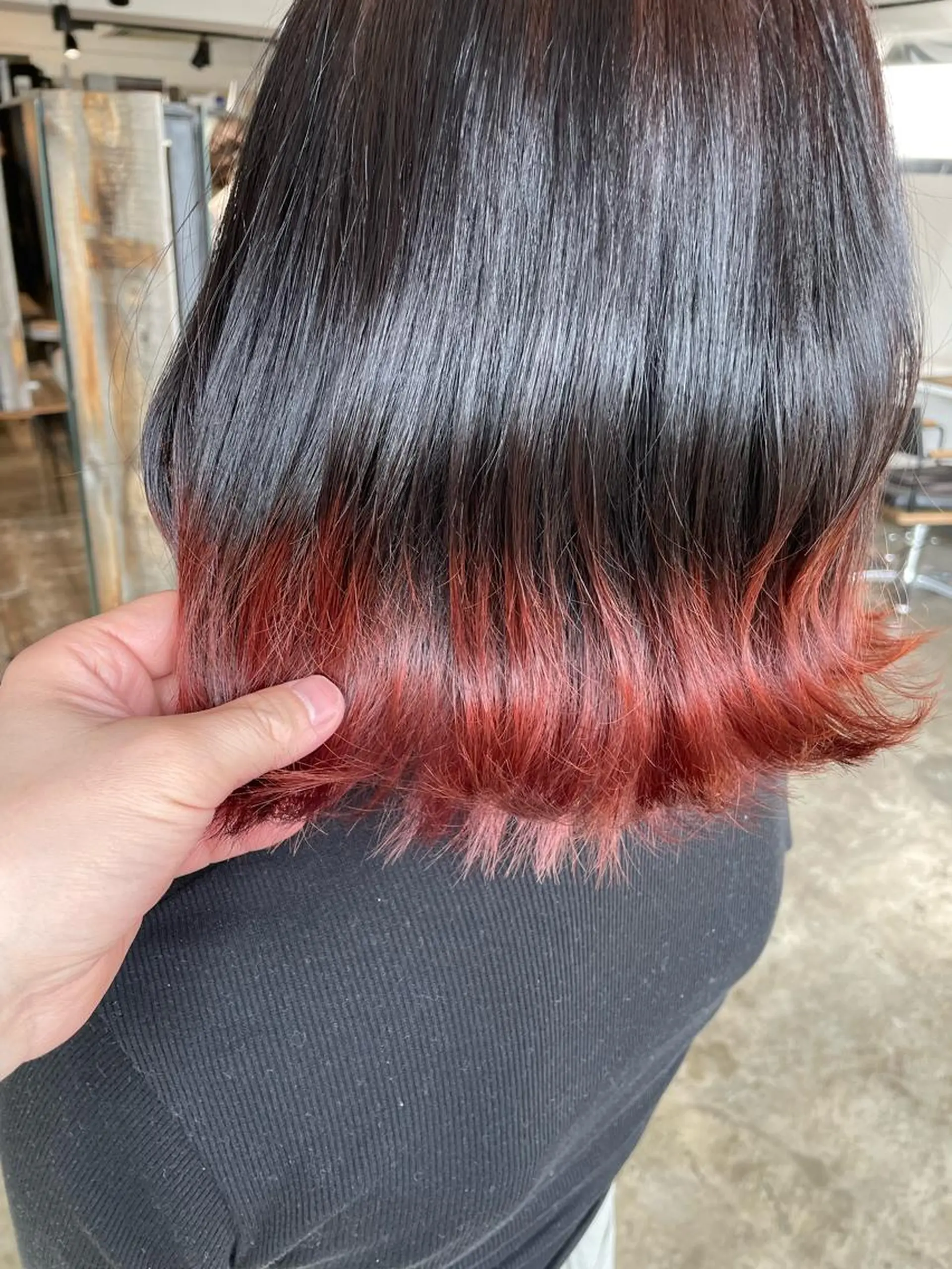 ミディアム カラー グラデーションカラー ピンクカラー レッドカラー ヘアカラー トリートメント ハイトーン/レイヤー /ケアブリーチ石川治のヘアスタイル