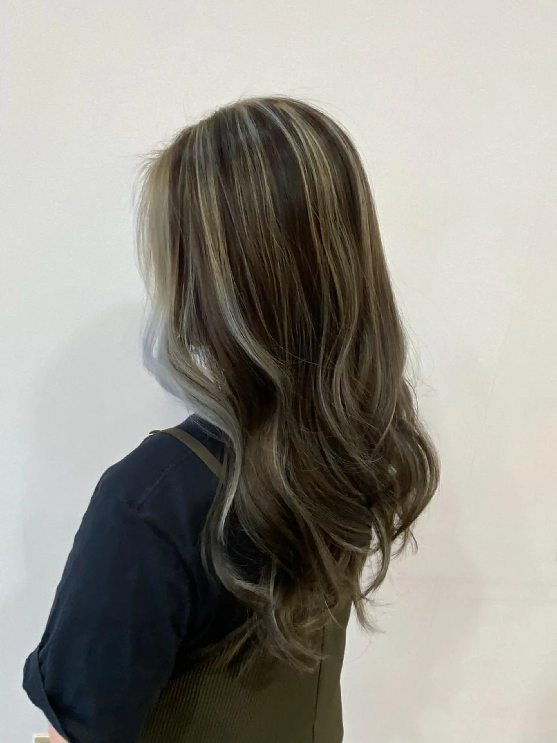 ロング ハイライト ビューティービースト 石垣店のヘアスタイル