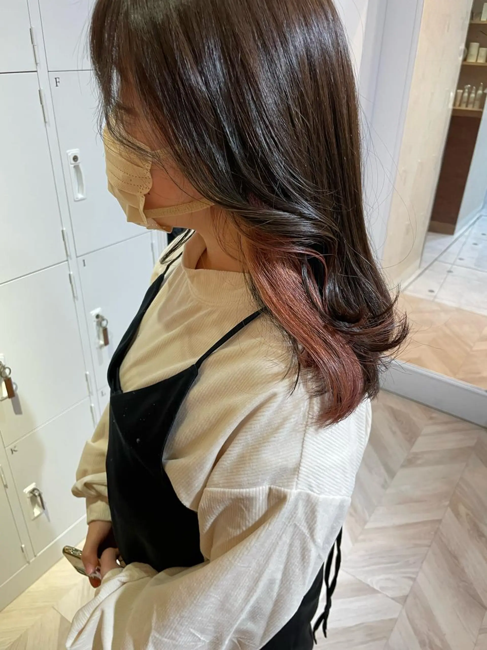 ミディアム カラー akane .のヘアスタイル