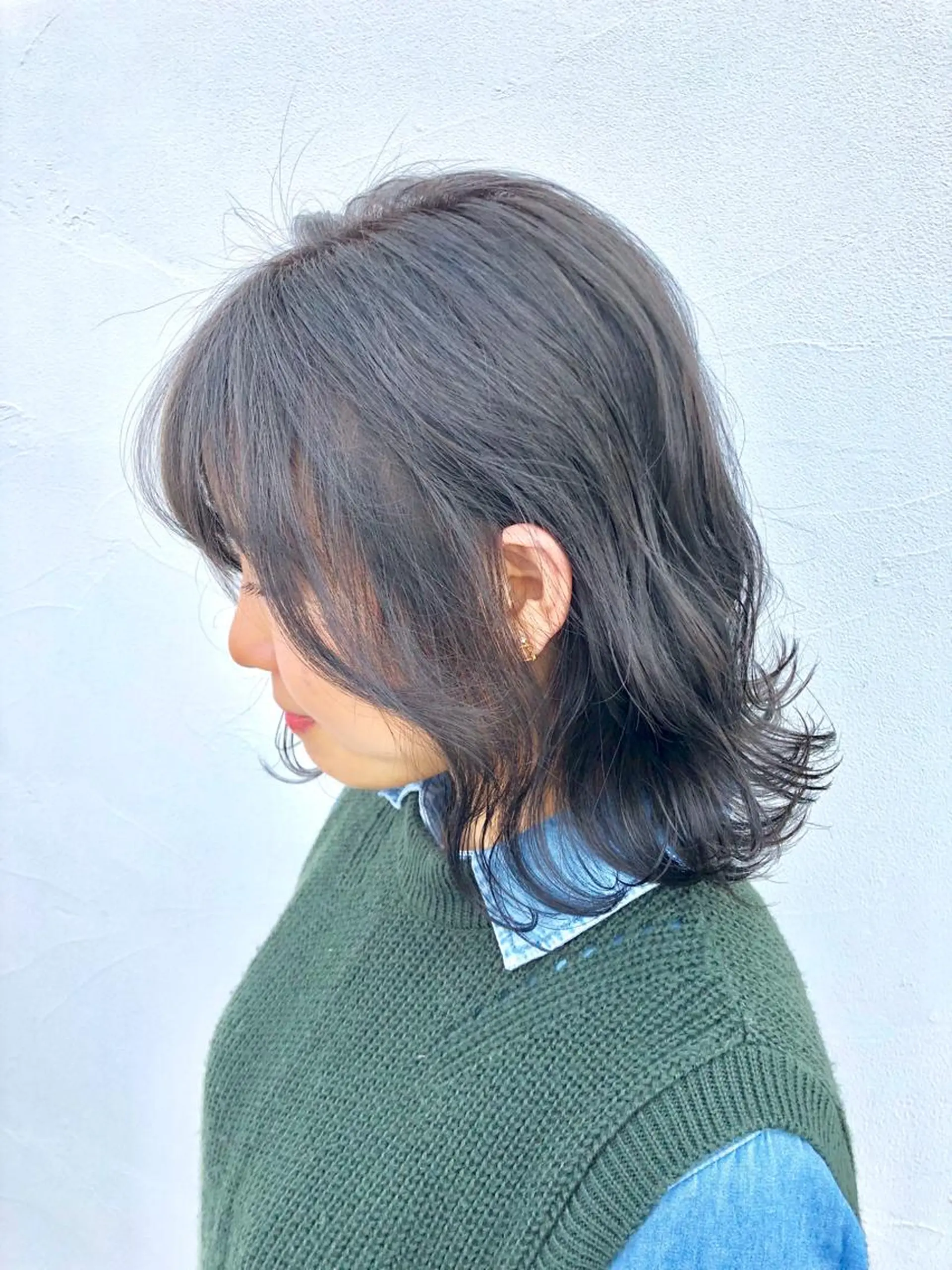 ミディアム カラー アッシュ アッシュグレー 透明感カラー カット ヘアカラー 岩田 萌那のヘアスタイル