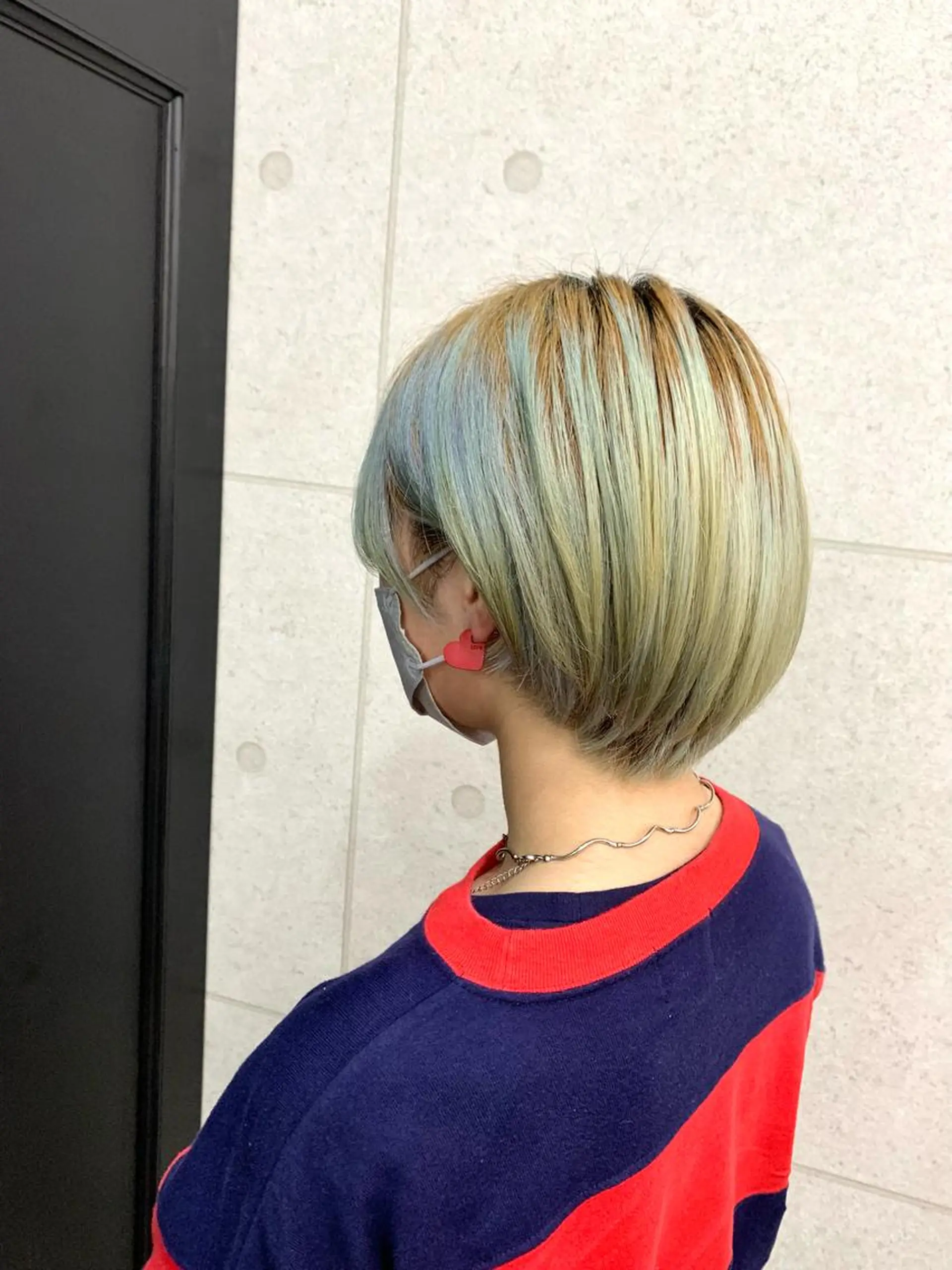 ショート レイヤー ハイトーン 暖色⭐︎KANAKOのヘアスタイル