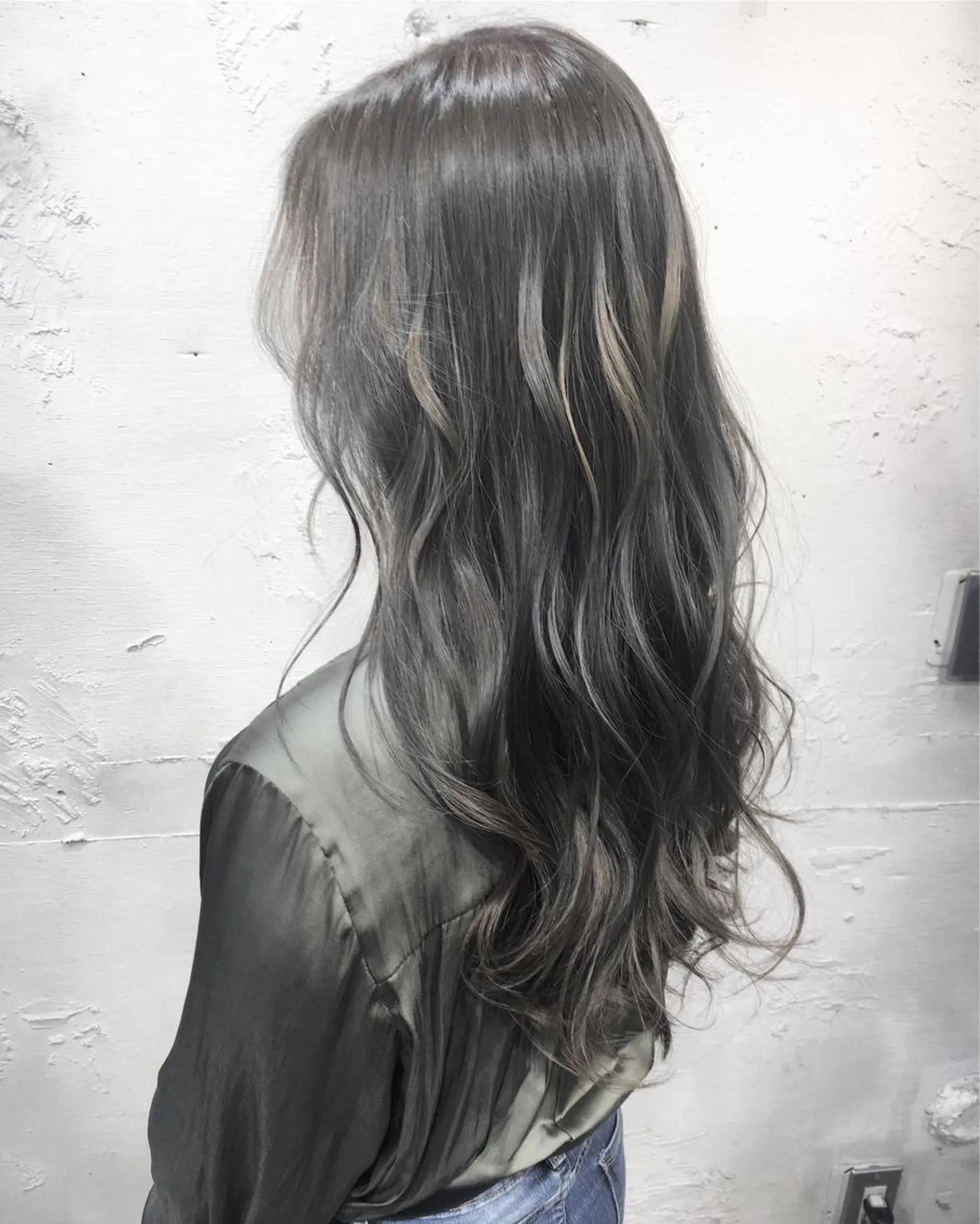 ロング カラー ハイライトカラー ハイライト ヘアカラー トリートメント ✨艶髪✨透明感✨ 山内大樹のヘアスタイル