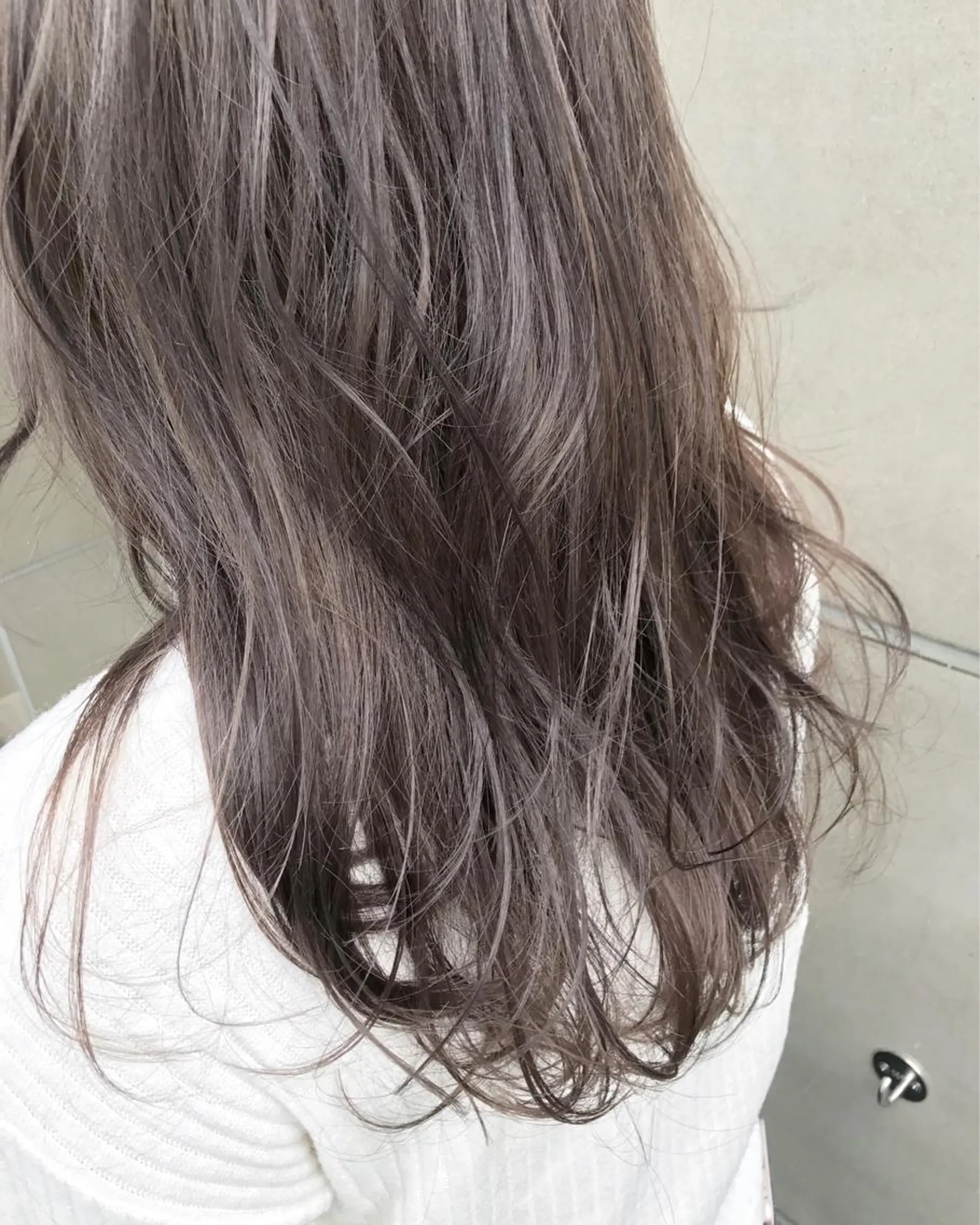 セミロング カラー グレージュ シルバー シルバーグレージュ 【渋谷で人気】艶髪× 髪質改善/ツヤカラーのヘアスタイル