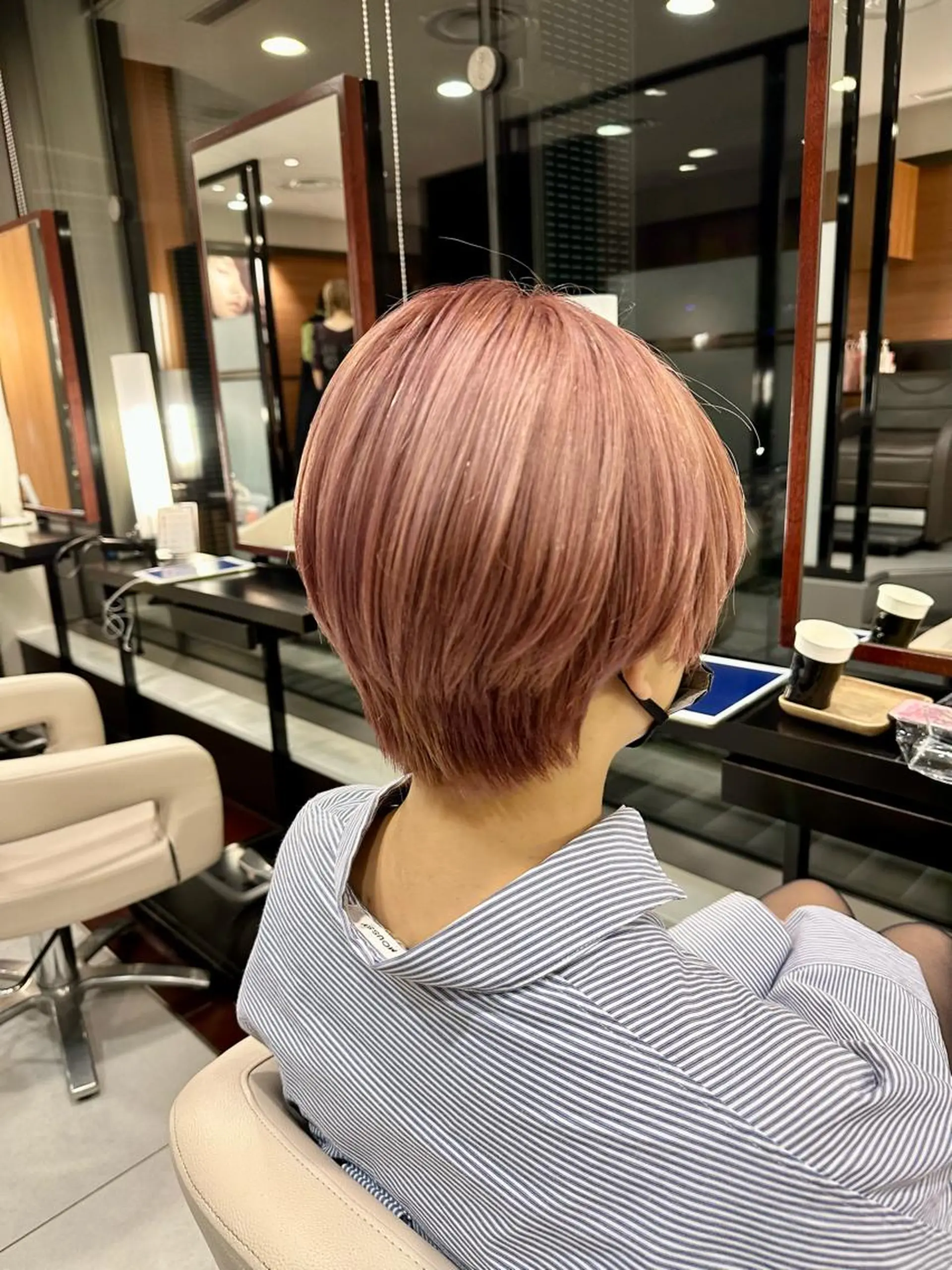 ショート カラー ブリーチなし/レイヤ ー特化🌈Tommyのヘアスタイル