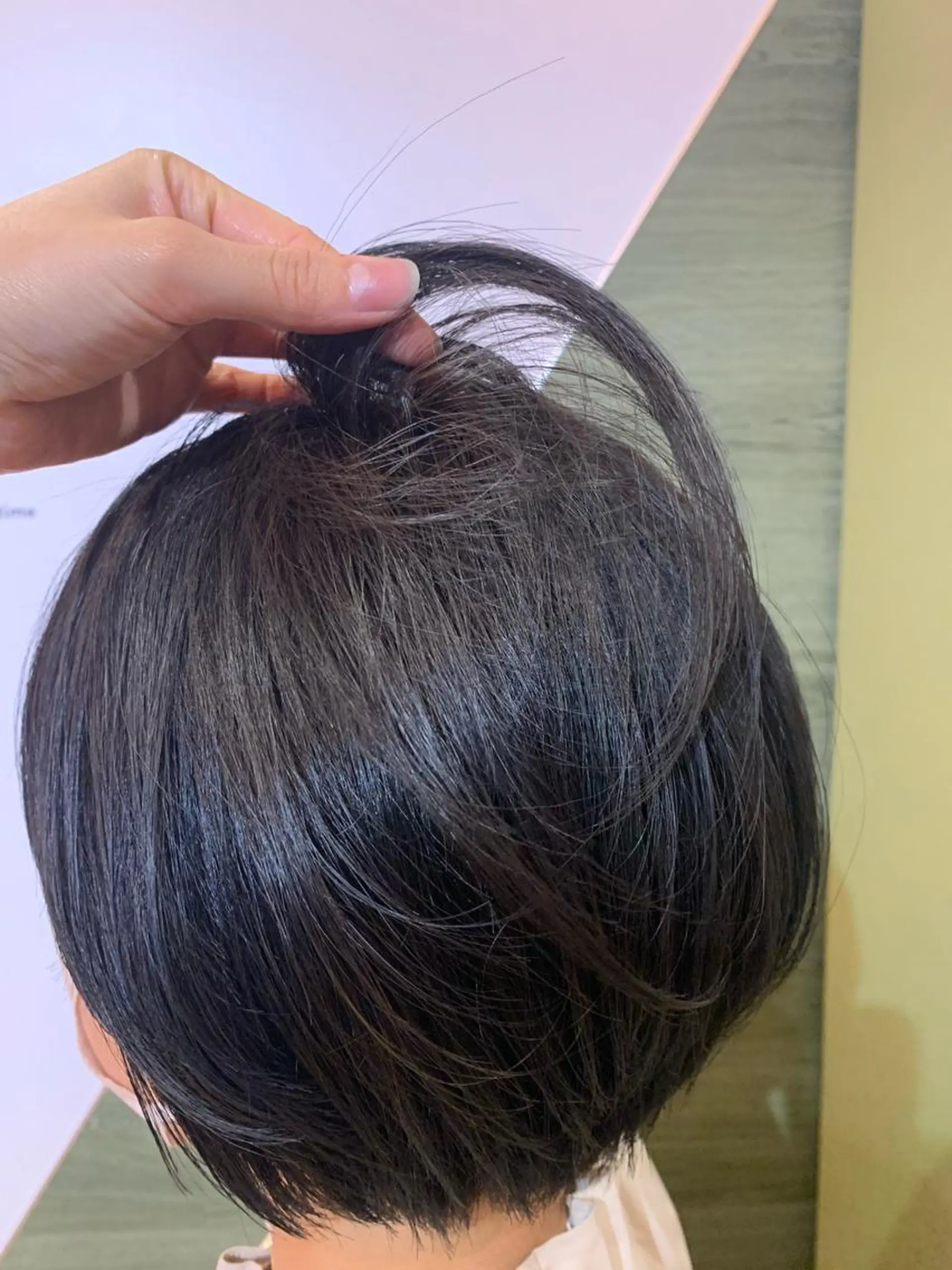 ショート カラー カット ヘアカラー SAKINO． ベージュカラーのヘアスタイル