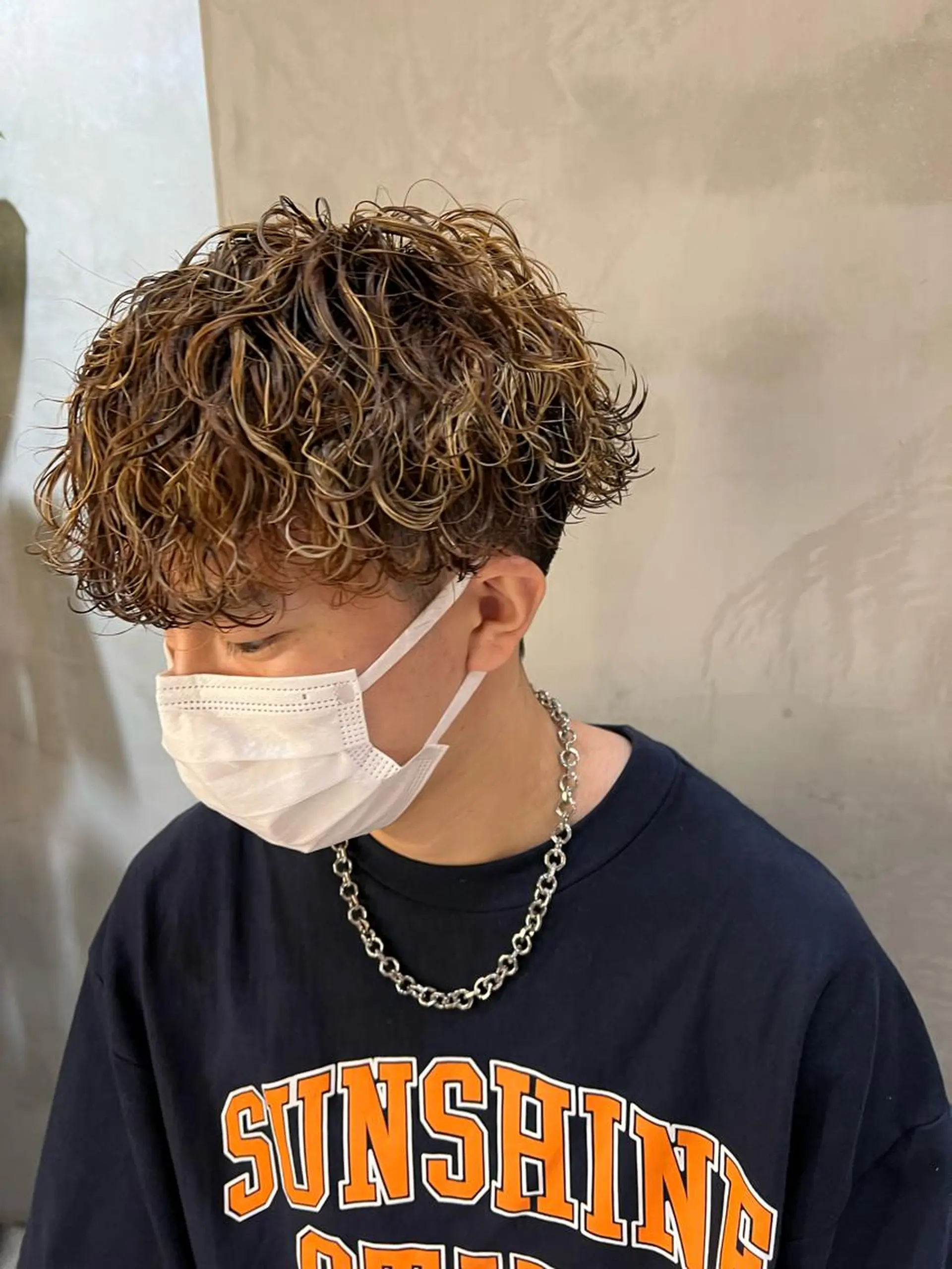 ショート カラー パーマ メンズ メンズハイライト メンズパーマ ハイライトカラー ハイライト カット パーマ トリートメント fifth JINGUMAE所属・波巻きスパイラルパー マ/シャドウパーマ駿のヘアスタイル