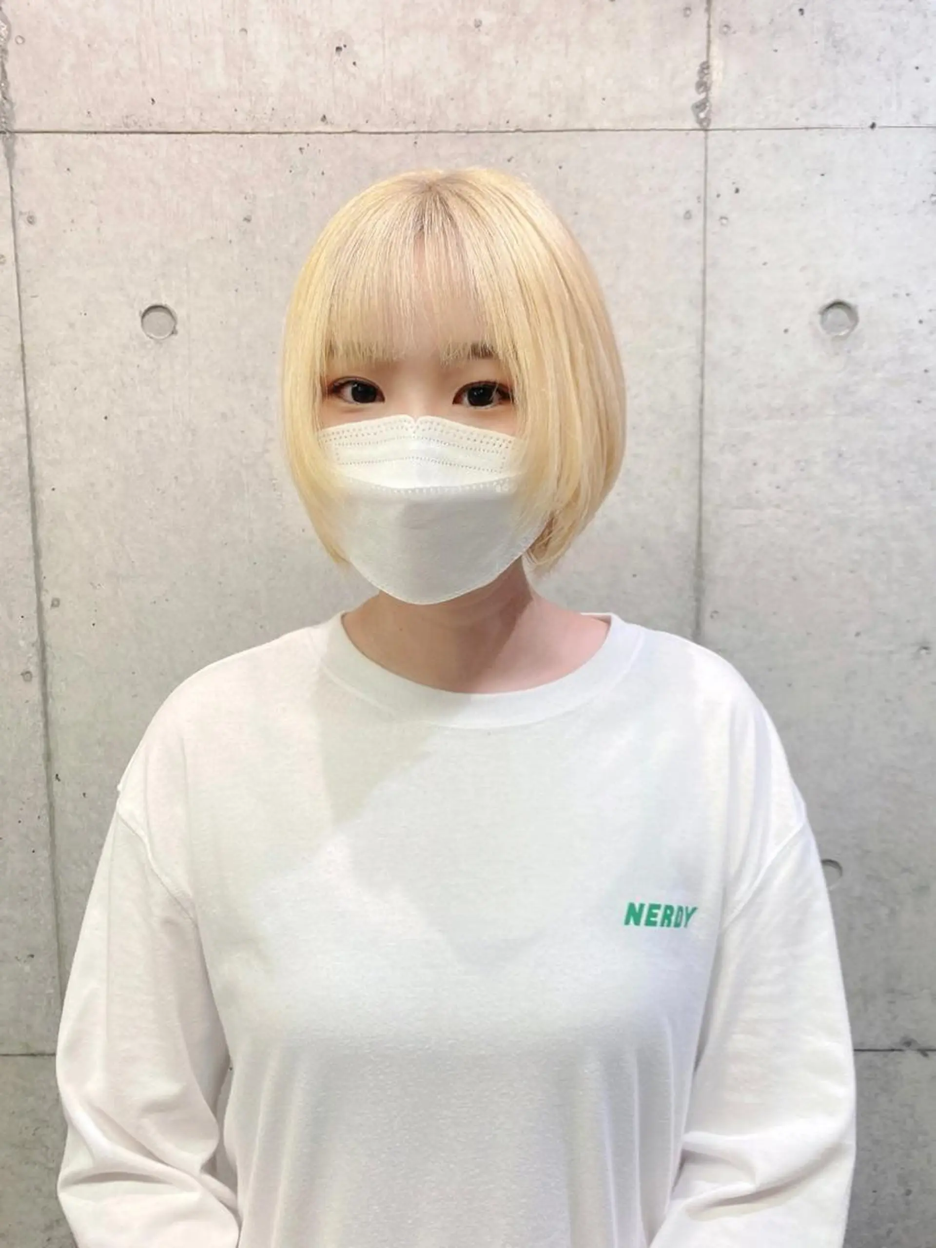 ショート カラー 抜きっぱなしブロンド ヘアカラー トリートメント kaho🧸 / 大人styleのヘアスタイル