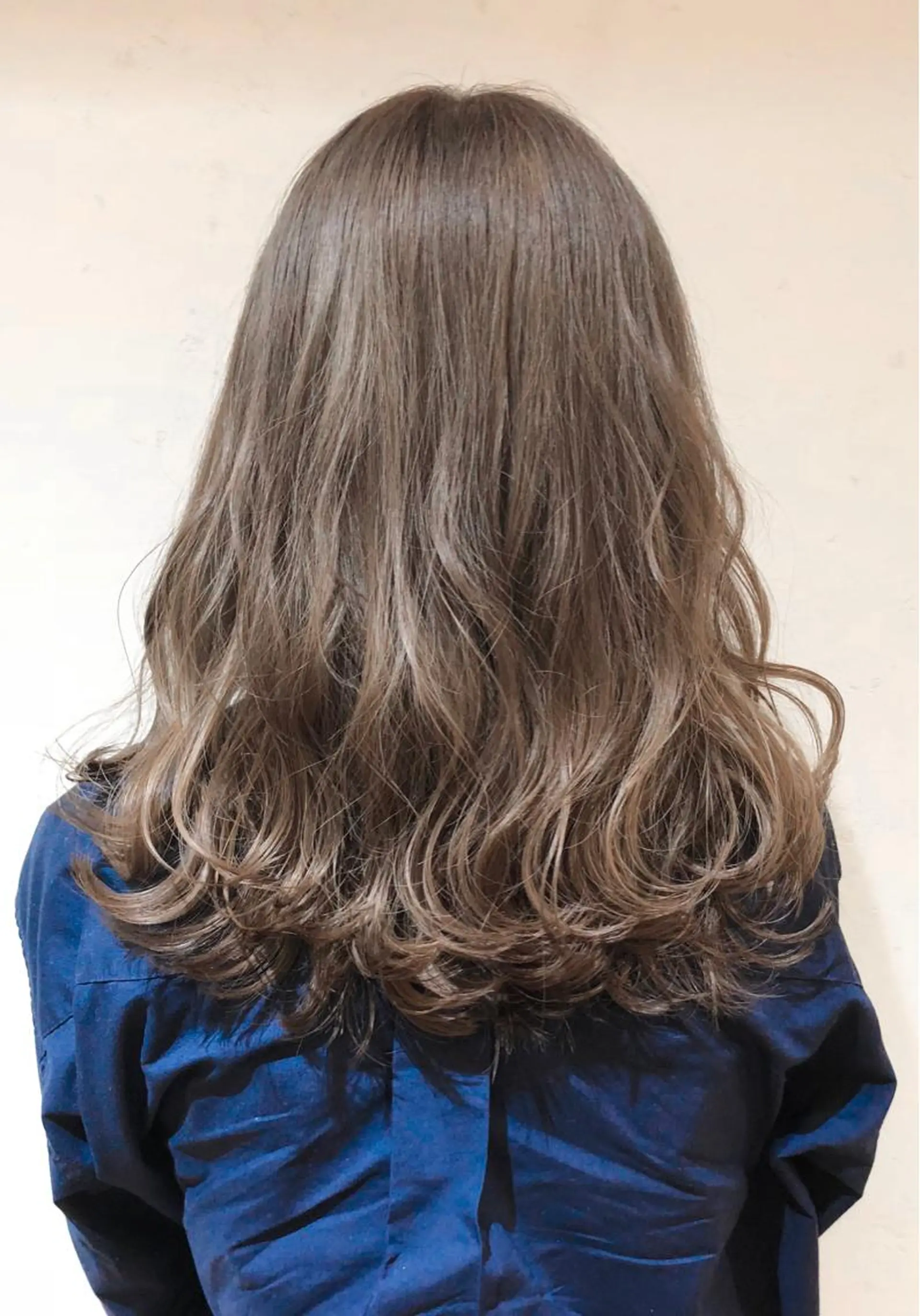 セミロング ヘアカラー 🌏山根 アイ🌏のヘアスタイル