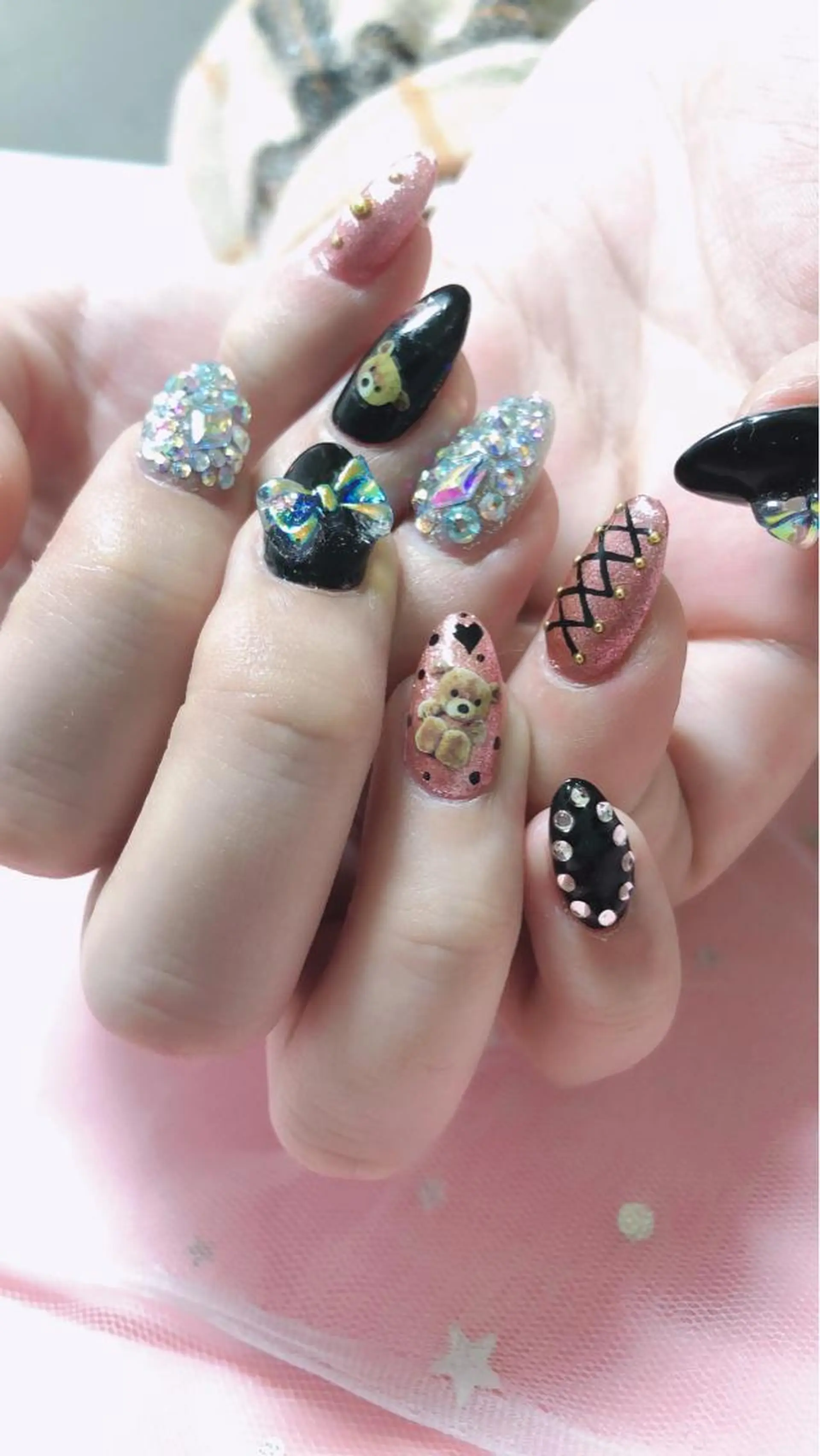 ネイル ハンドネイル MoonNail ユリ🌸のネイルデザイン