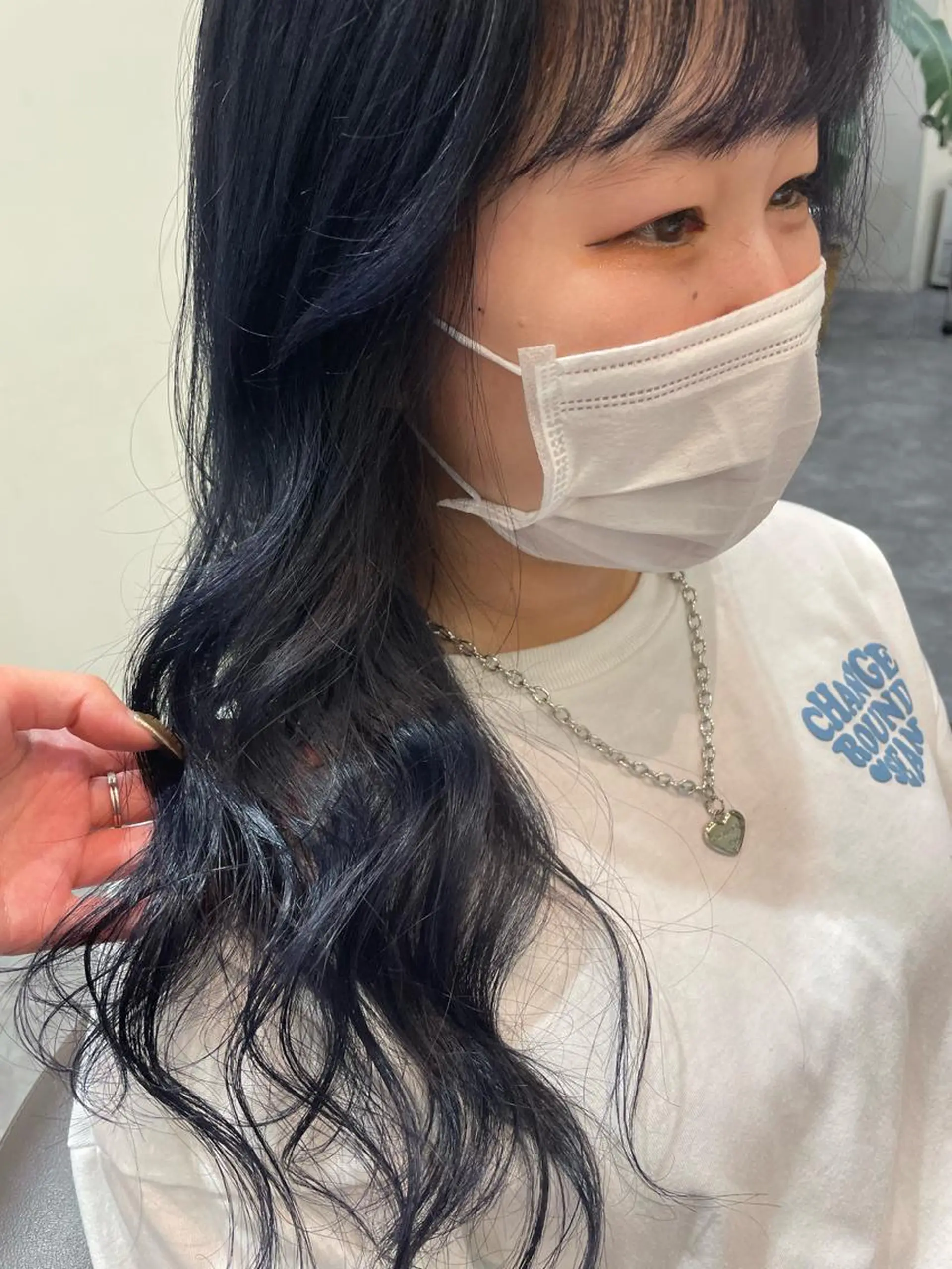 セミロング カラー 黒髪 ブルーカラー ブルーブラック 韓国風ヘア Amour なぐらのヘアスタイル