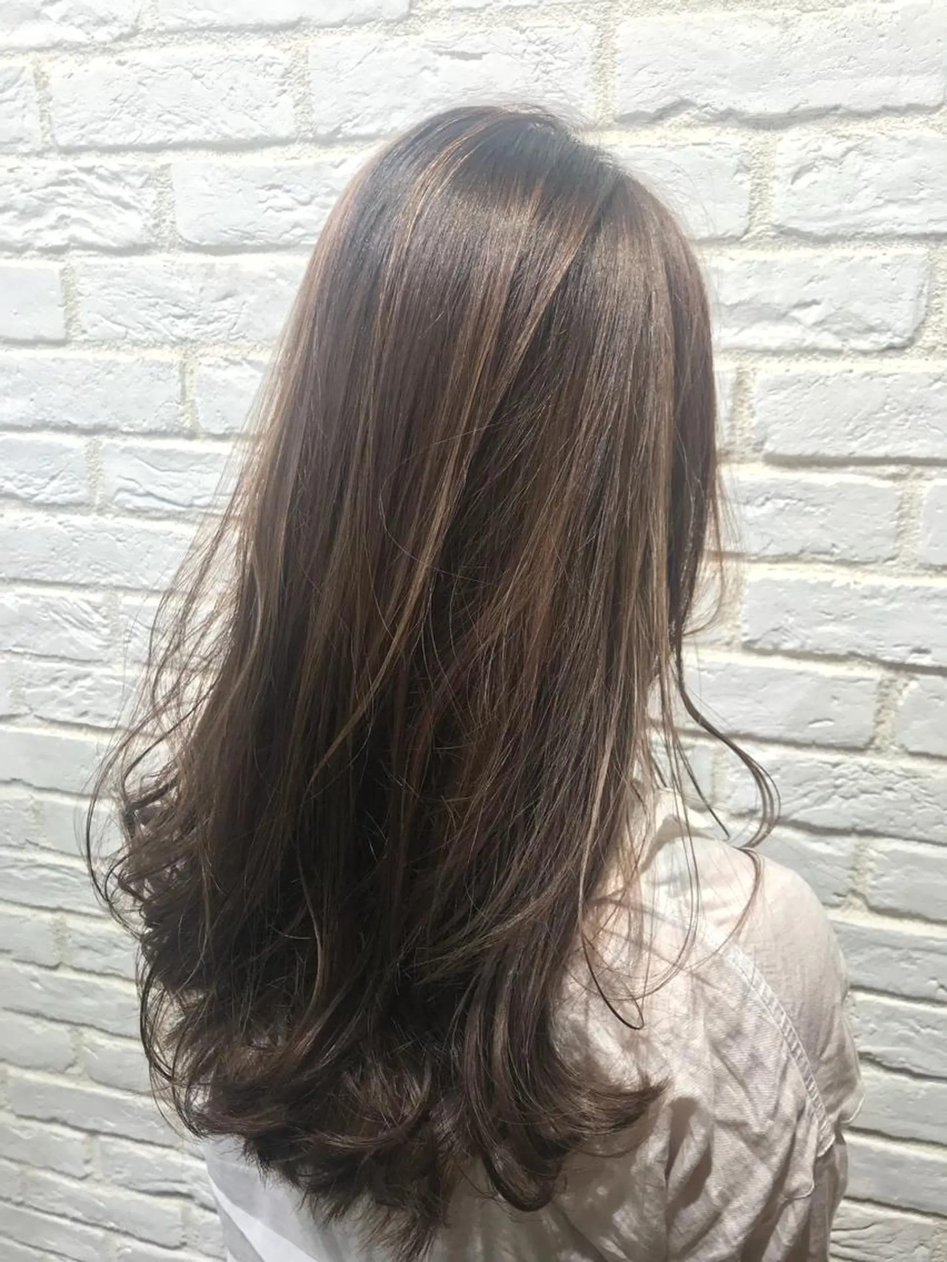 ロング カラー ベージュカラー UMEDA FIGAROのヘアスタイル