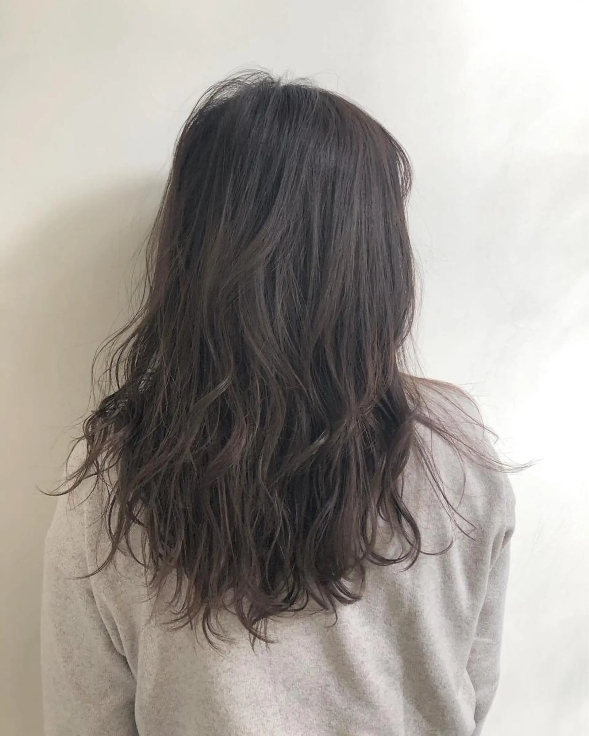 ロング カラー ハイライトカラー ラベンダーカラー ラベンダーグレー ハイライト レイヤーカット 西村 有紗のヘアスタイル