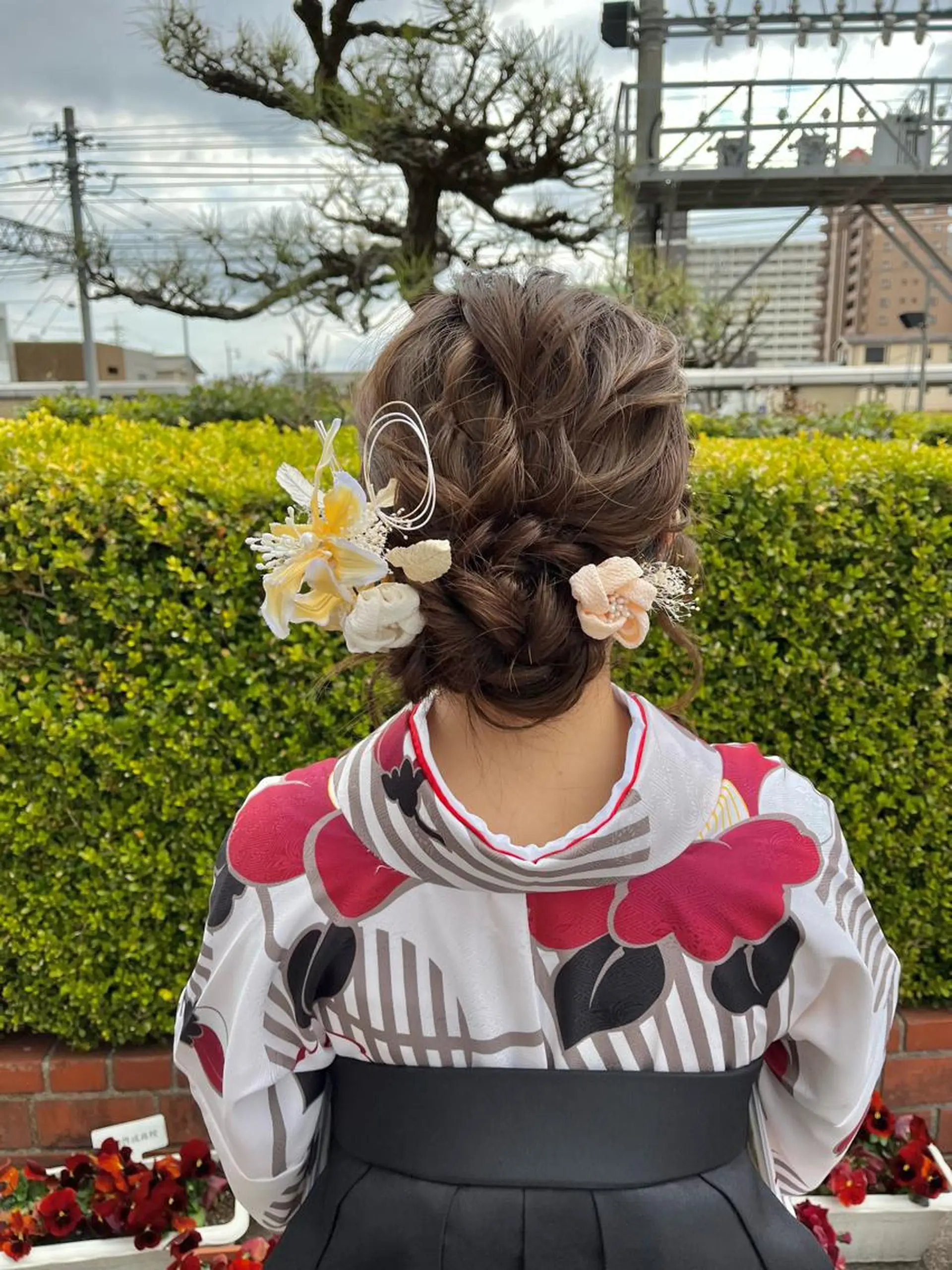 ロング ヘアアレンジ 卒業式のヘアスタイル 髪飾り ヘアセット 栗林 姫花のヘアスタイル