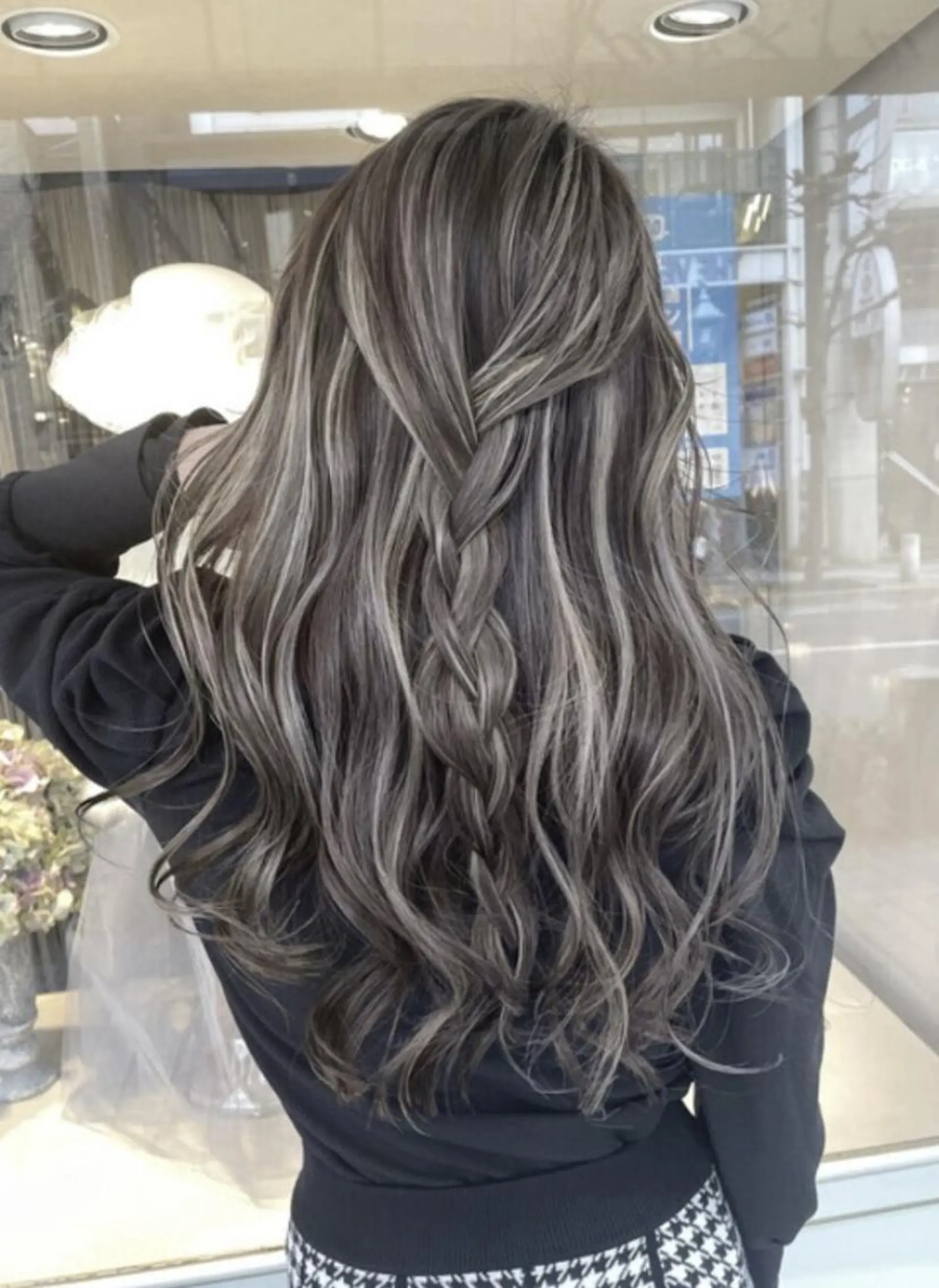 ミディアム カット ヘアカラー _WHITE 高槻のヘアスタイル