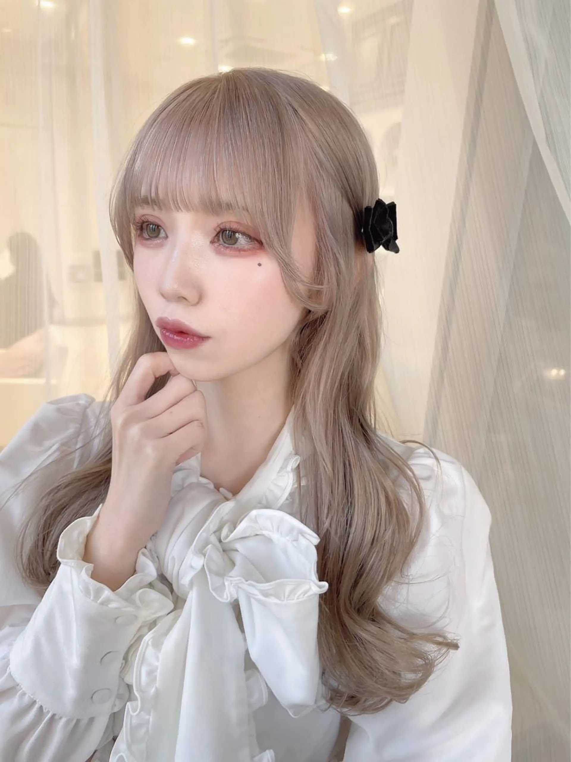 ロング カラー ベージュカラー ブリーチ ミルクティーベージュ クルミ🤍推し活 🎀ピンクカラーのヘアスタイル