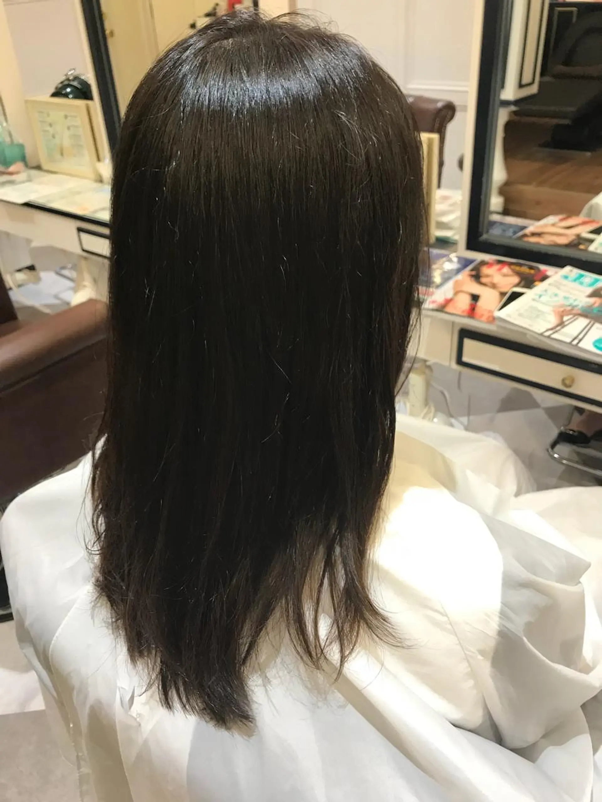 セミロング カラー 粟田 めぐみのヘアスタイル