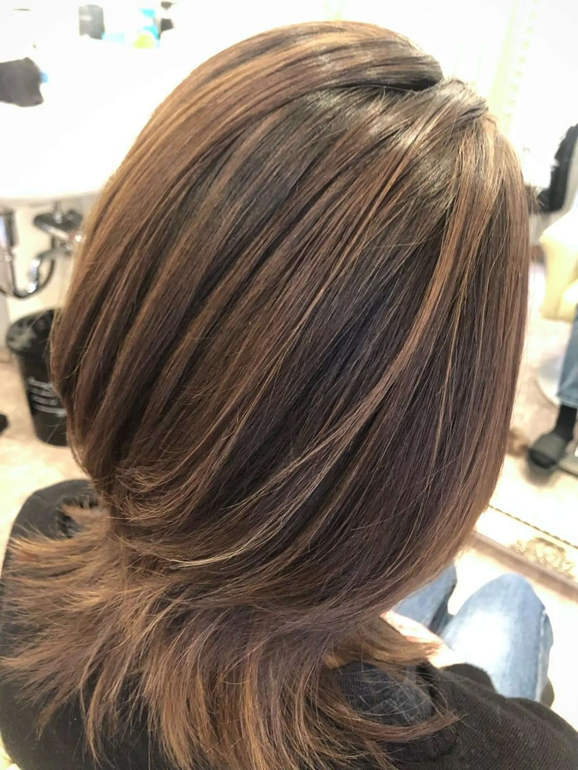 ミディアム カラー ハイライトカラー ハイライト レイヤーカット La.fleur ラ.フルールのヘアスタイル