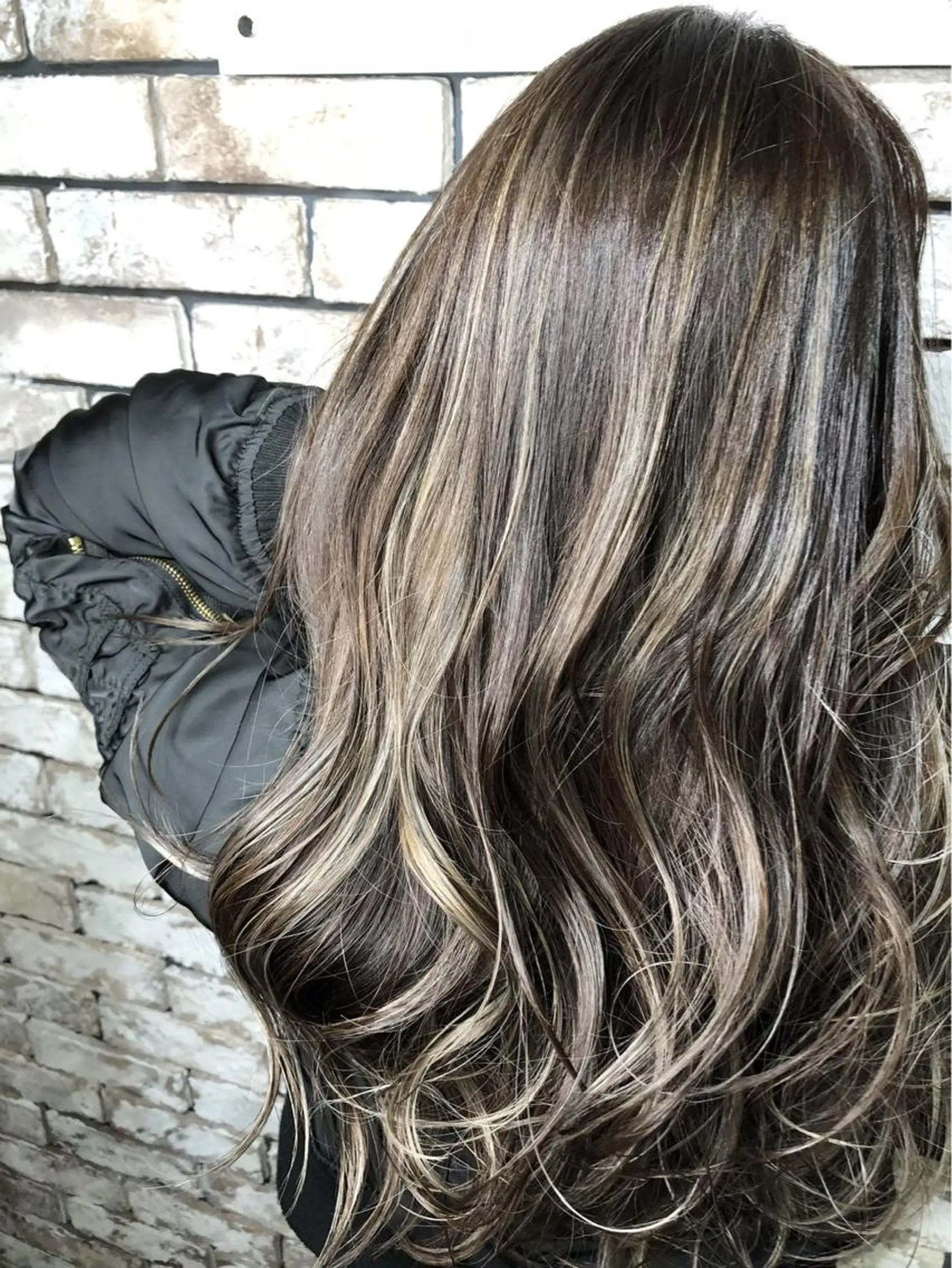 ミディアム カラー シールエクステ バレイヤージュ ブリーチ ケアブリーチ ダブルカラー 新越谷 西口徒歩1分 寒色カラー 日和佐のヘアスタイル