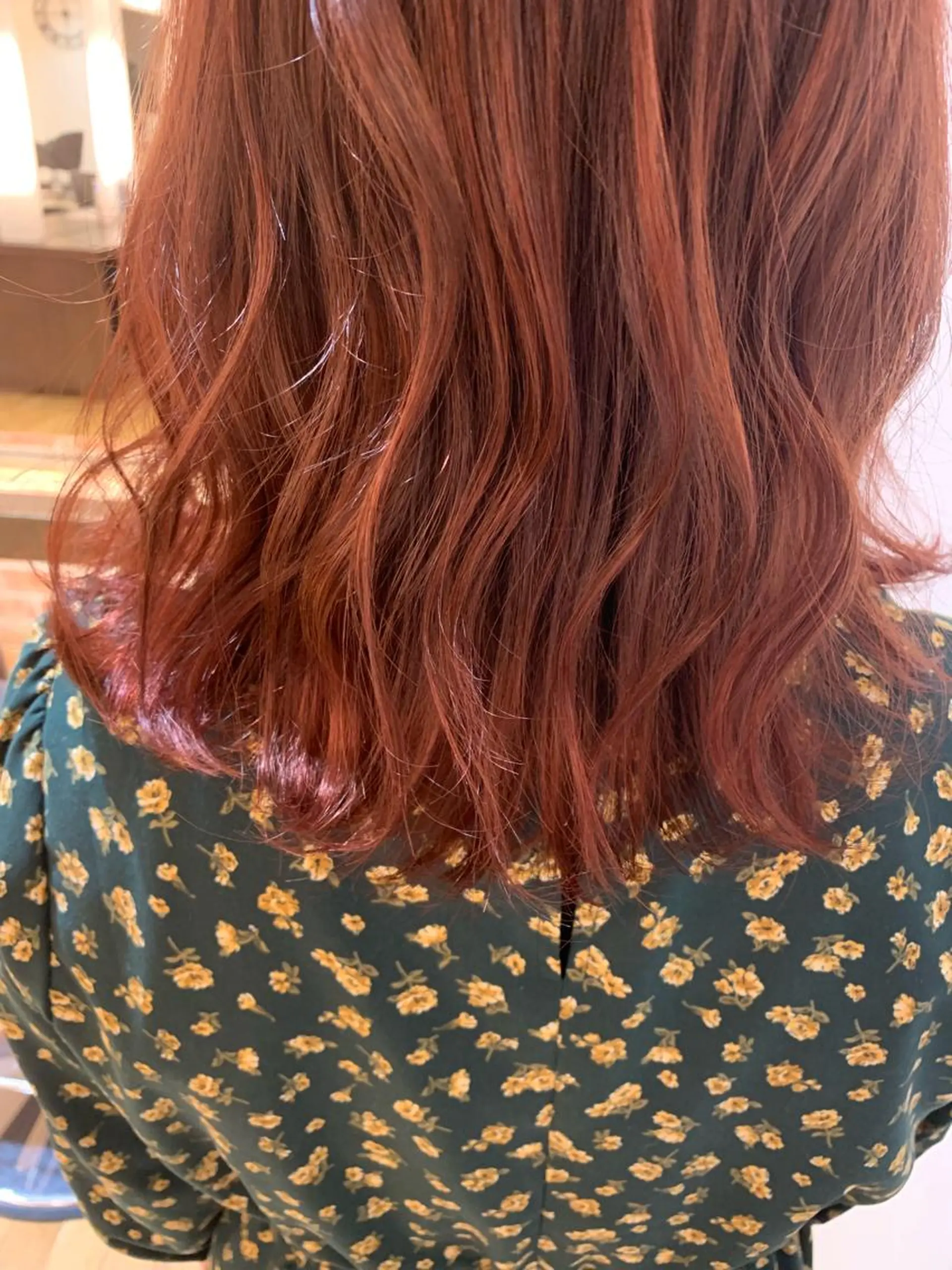 ミディアム カラー 齊藤 衣梨佳のヘアスタイル