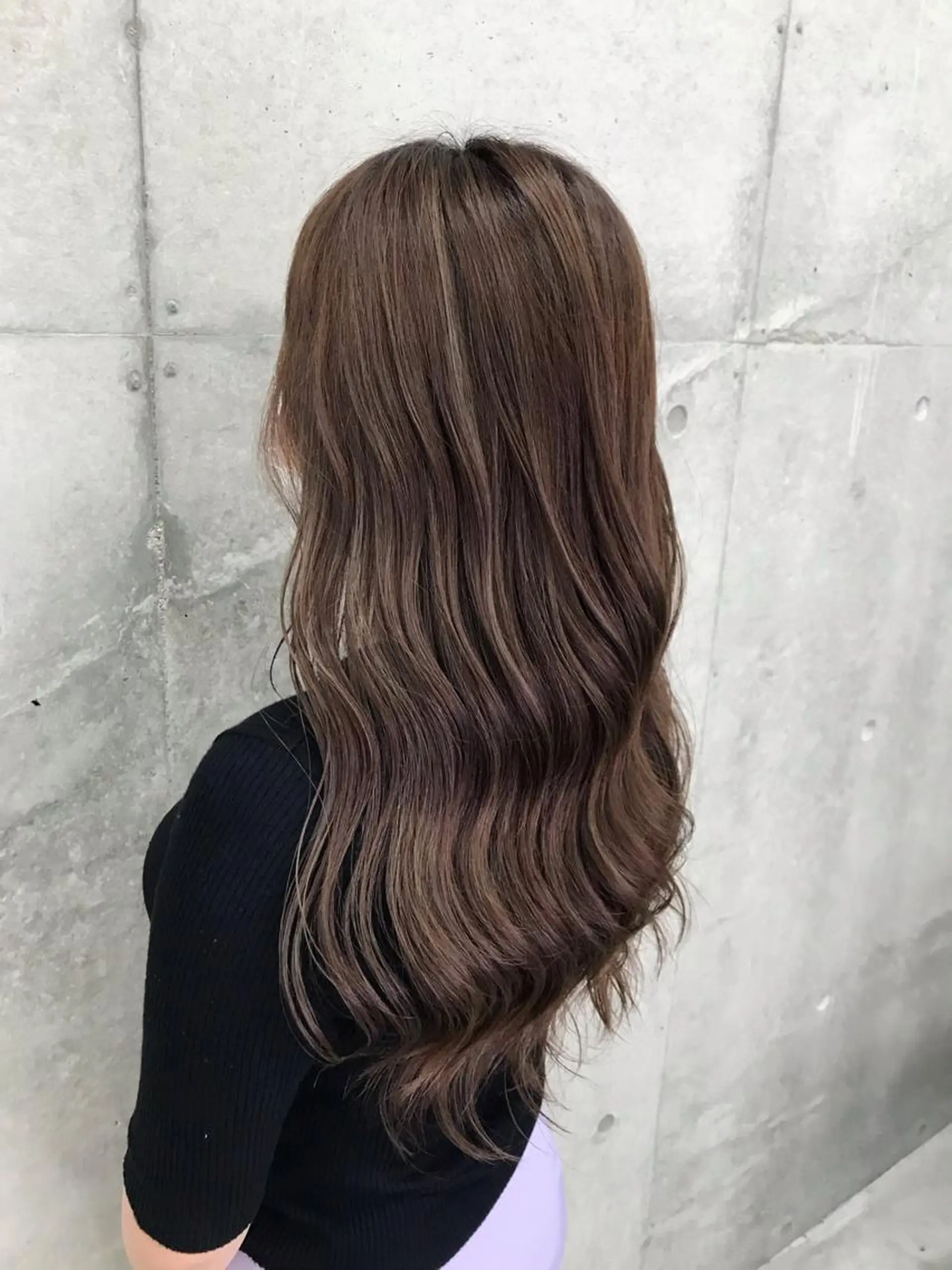 ロング 岡留 愛美のヘアスタイル