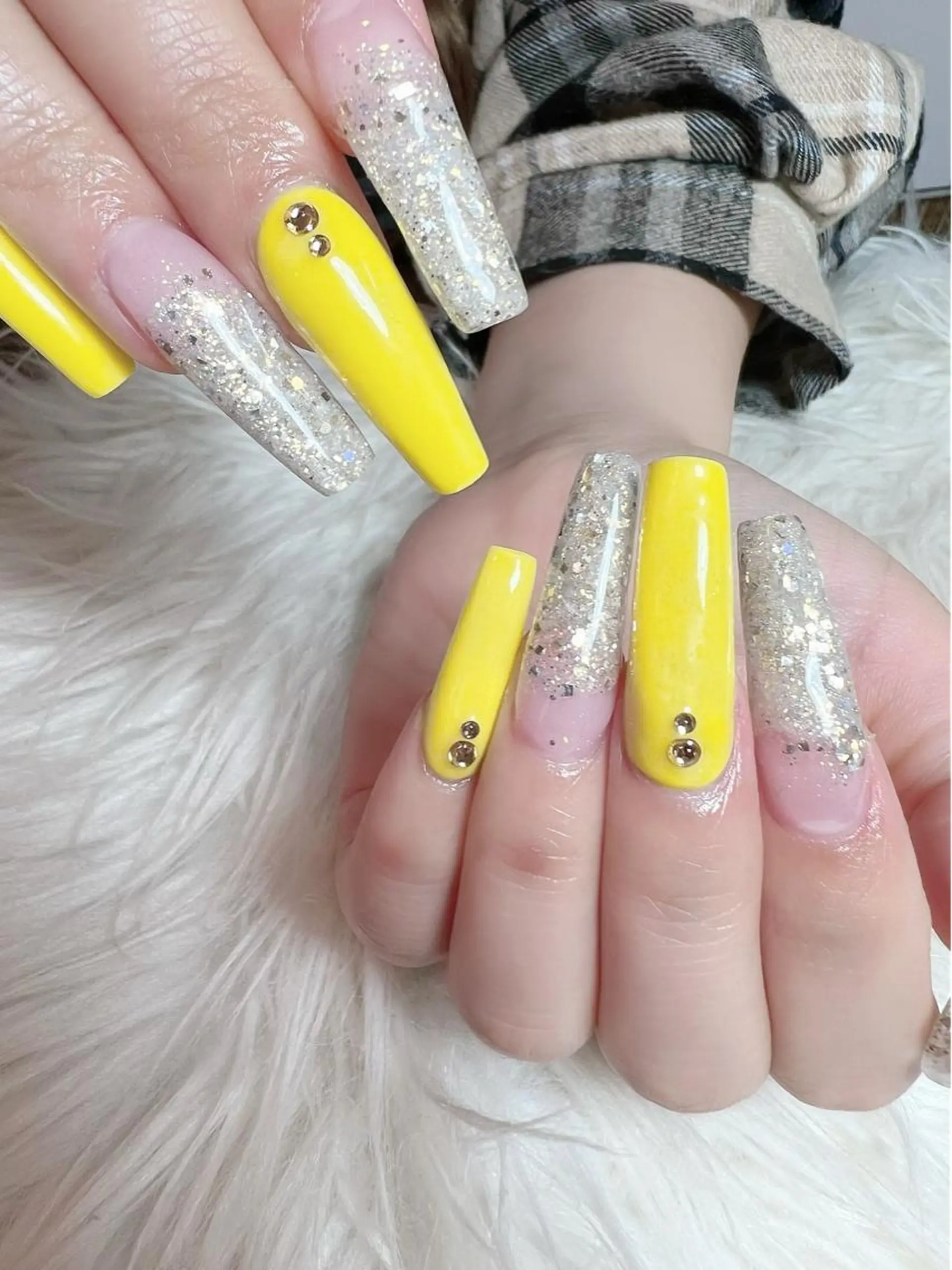 ネイル ラメ(グリッター) ラメグラデーション ロングネイル スカルプネイル 黄色 シェヌネイル JURAのネイルデザイン