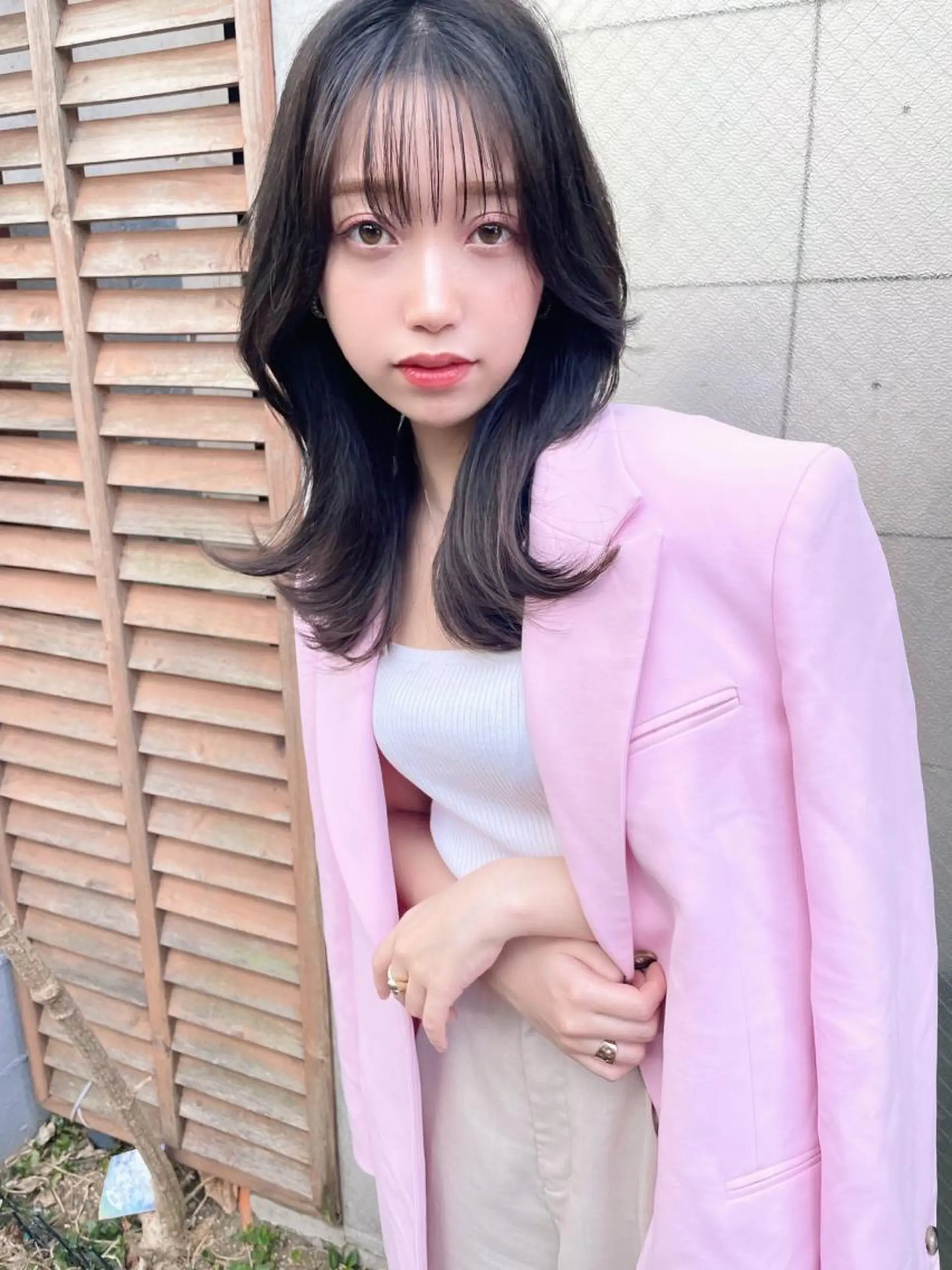 ミディアム レイヤーカット、 大人可愛い 中村美羅のヘアスタイル