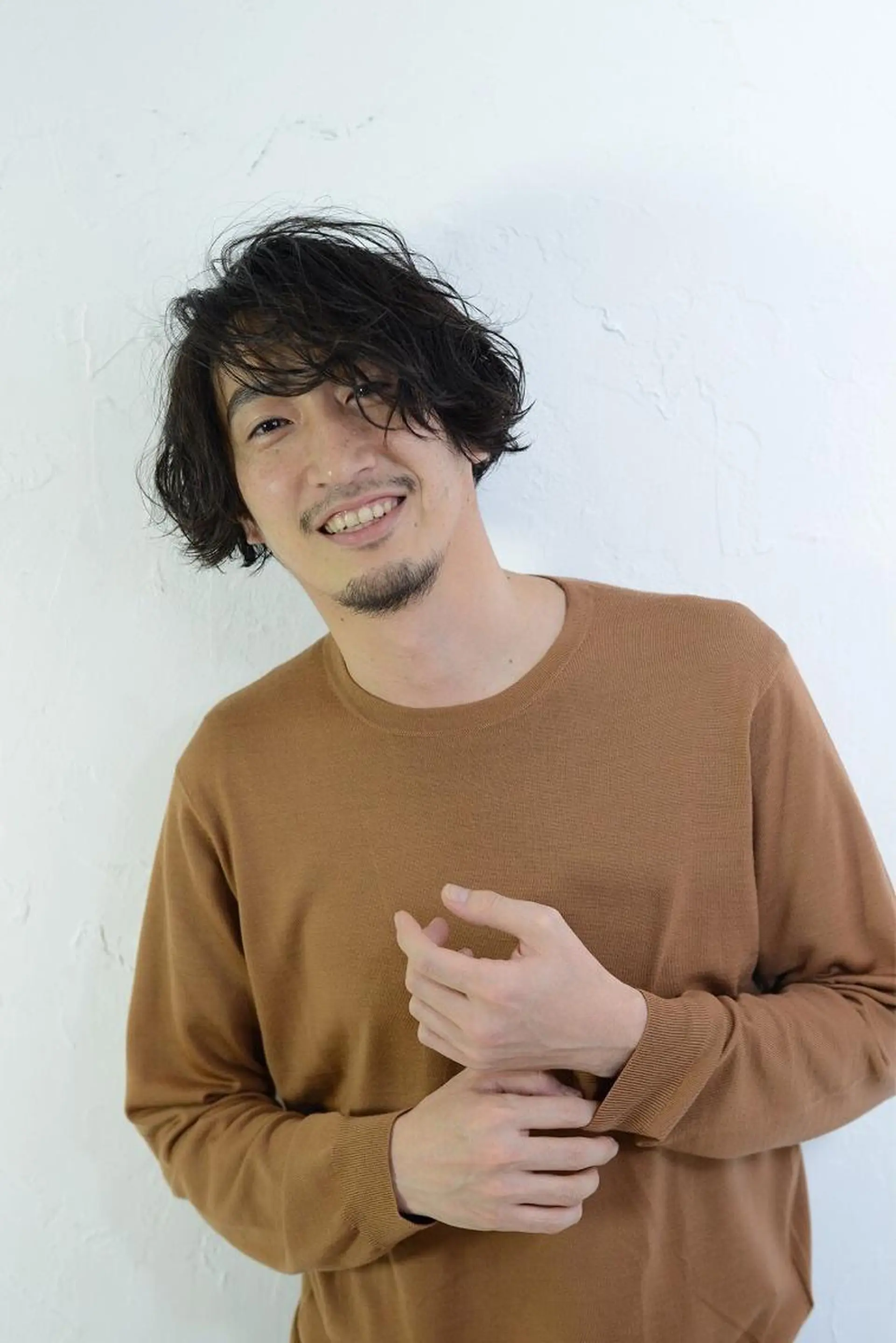 ミディアム パーマ メンズ センターパート カット 川上 裕樹のヘアスタイル