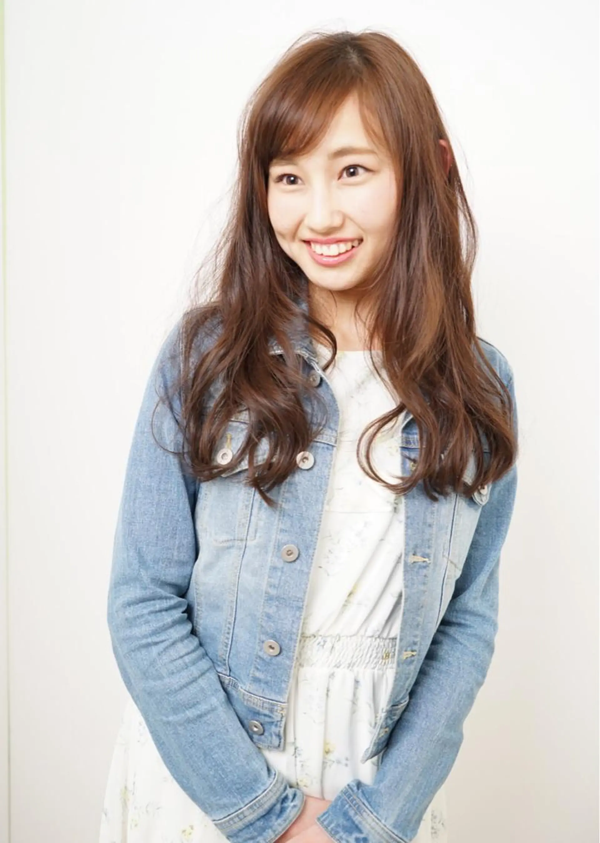 セミロング ヘアールーム アートのヘアスタイル