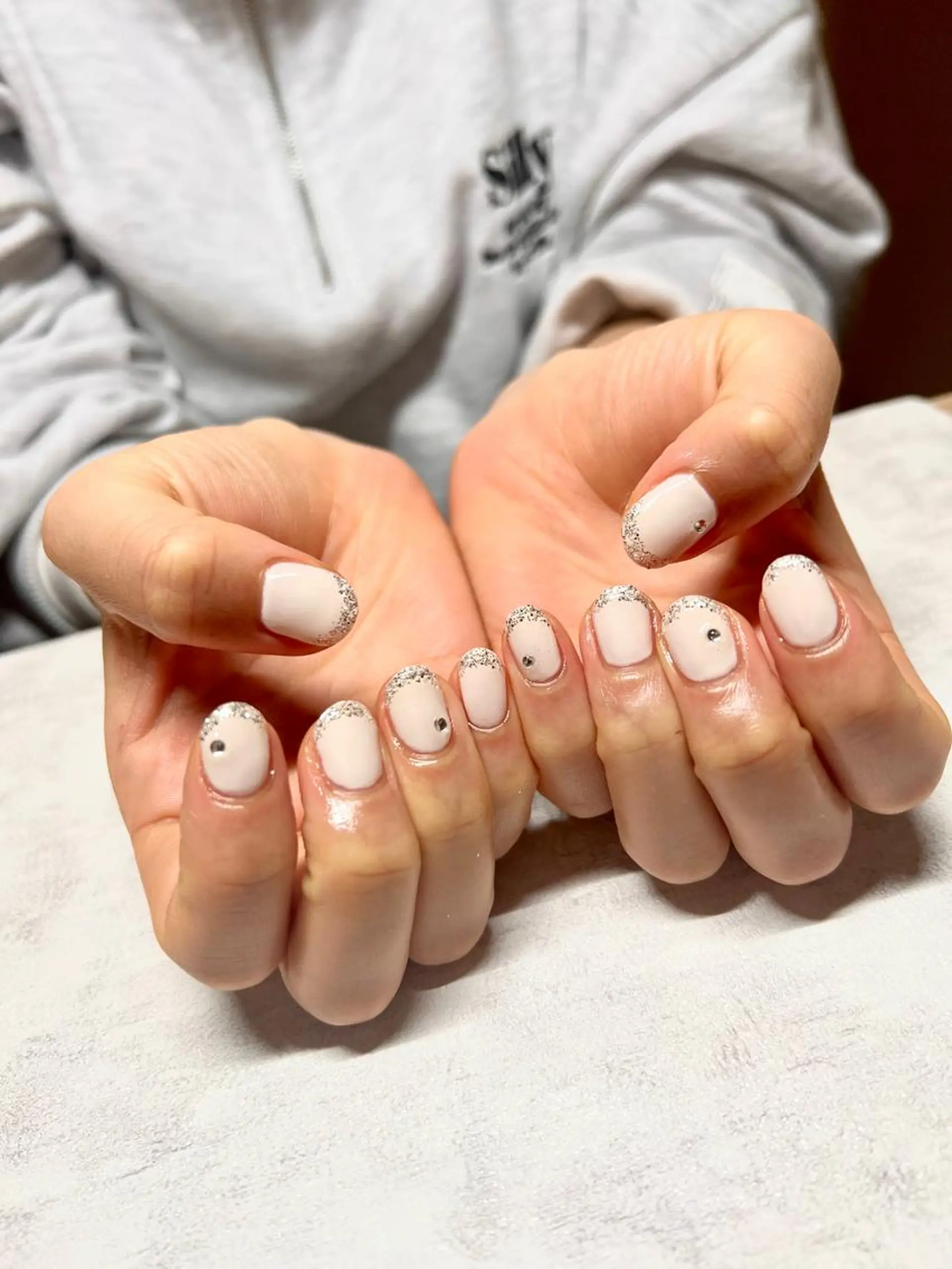 ネイル フレンチネイル ラメ(グリッター) ストーンネイル ハンドネイル salon Lilyのネイルデザイン