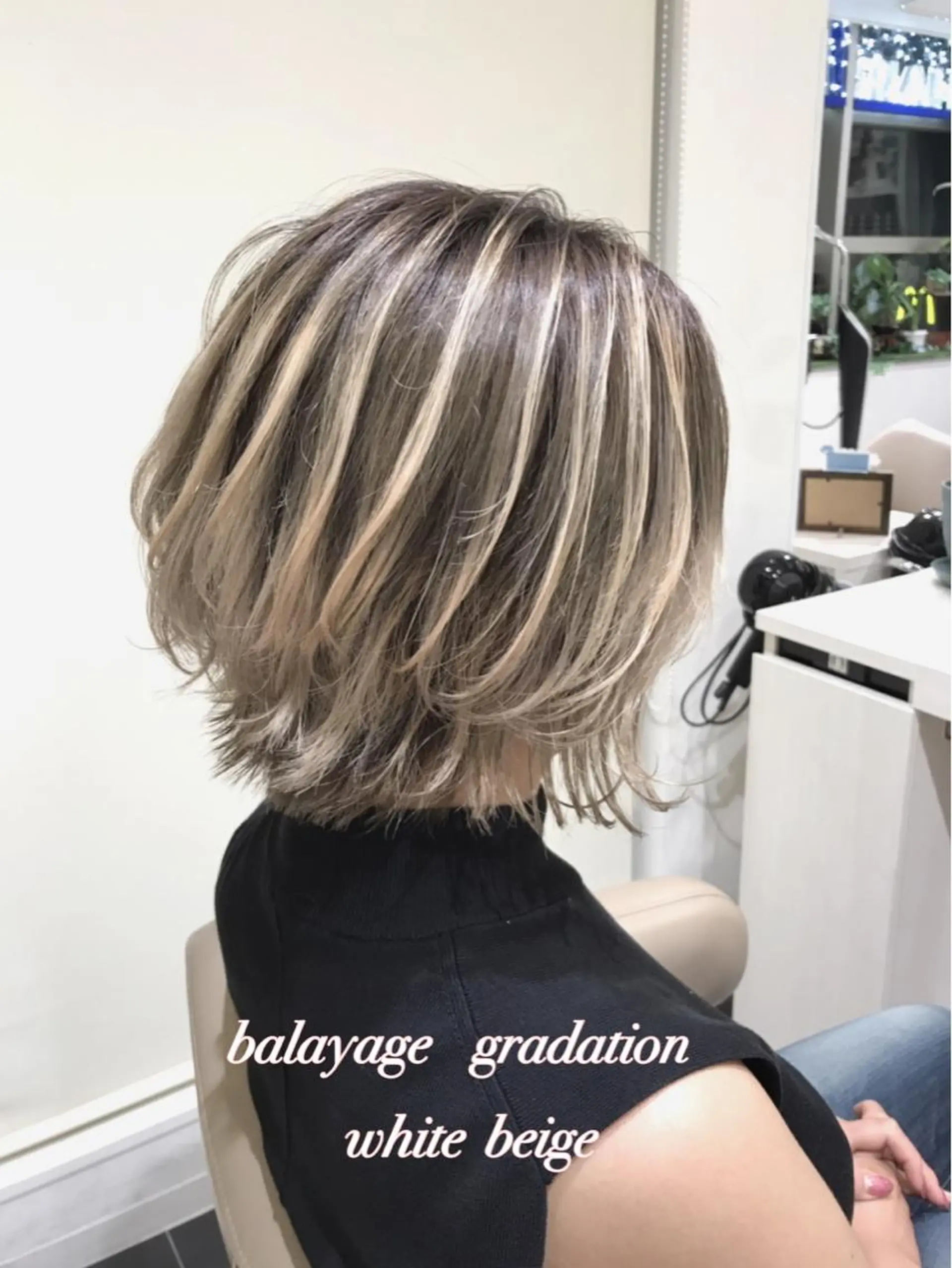 ショート カラー バレイヤージュ ベージュカラー グラデーションカラー ホワイトベージュ レイヤーカット カット ヘアカラー 山崎俊輔/髪質改善 /バレイヤージュのヘアスタイル