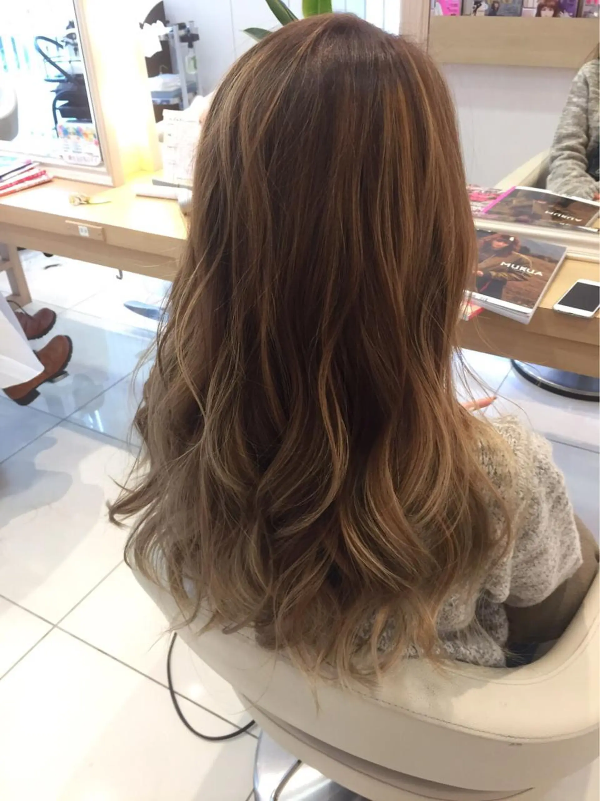 セミロング カラー アッシュ ベージュカラー ハイライトカラー ハイライト 小田原NO1 美容師 飯田飛翔のヘアスタイル